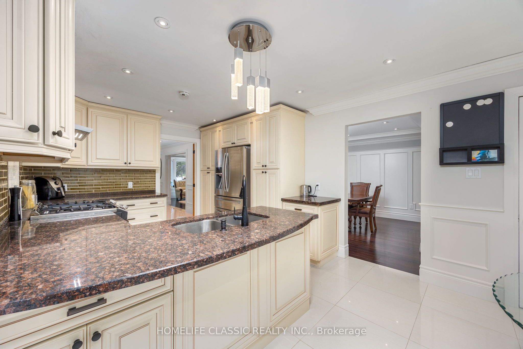 550 Dahlia Crescent Property Photo 9