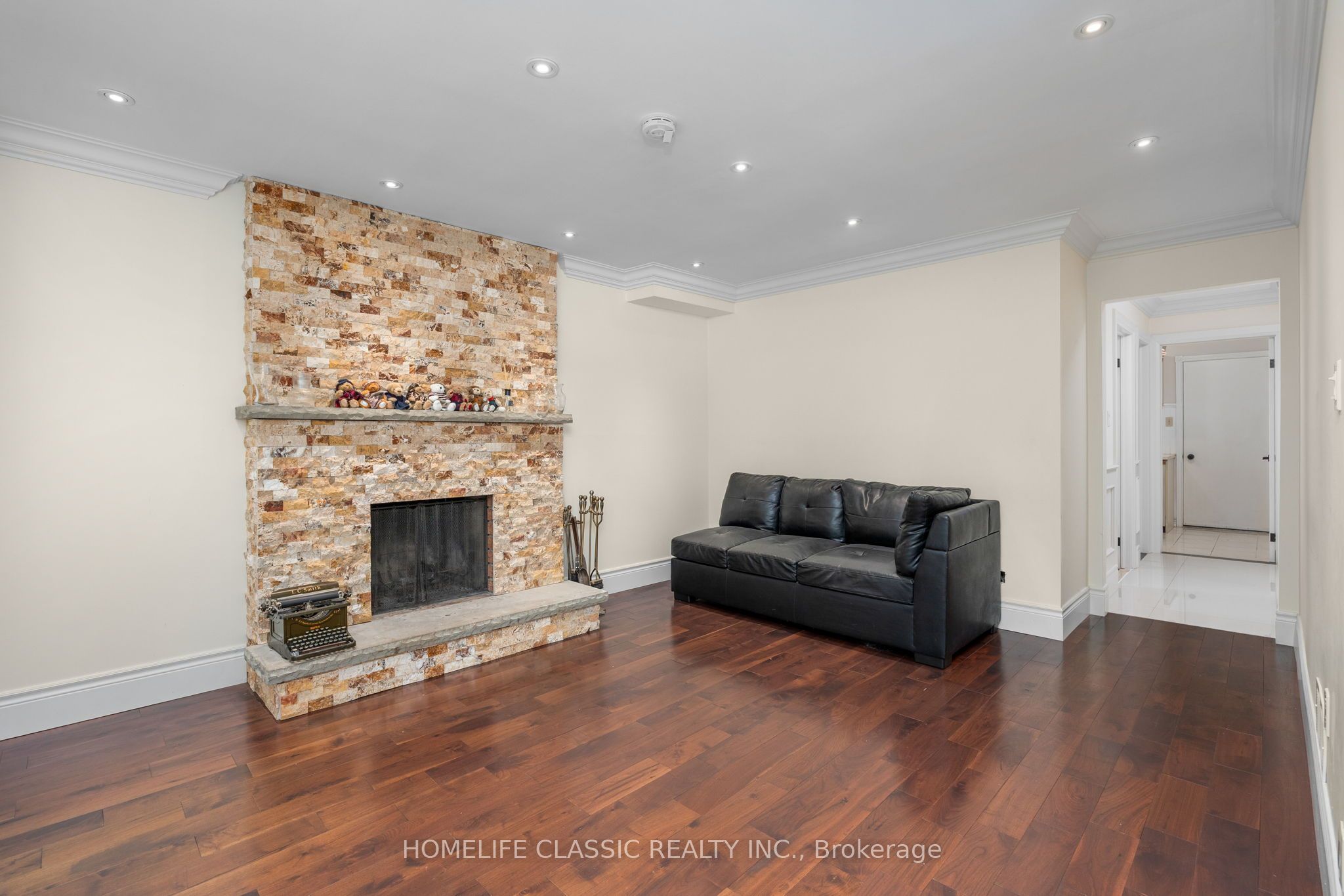 550 Dahlia Crescent Property Photo 10