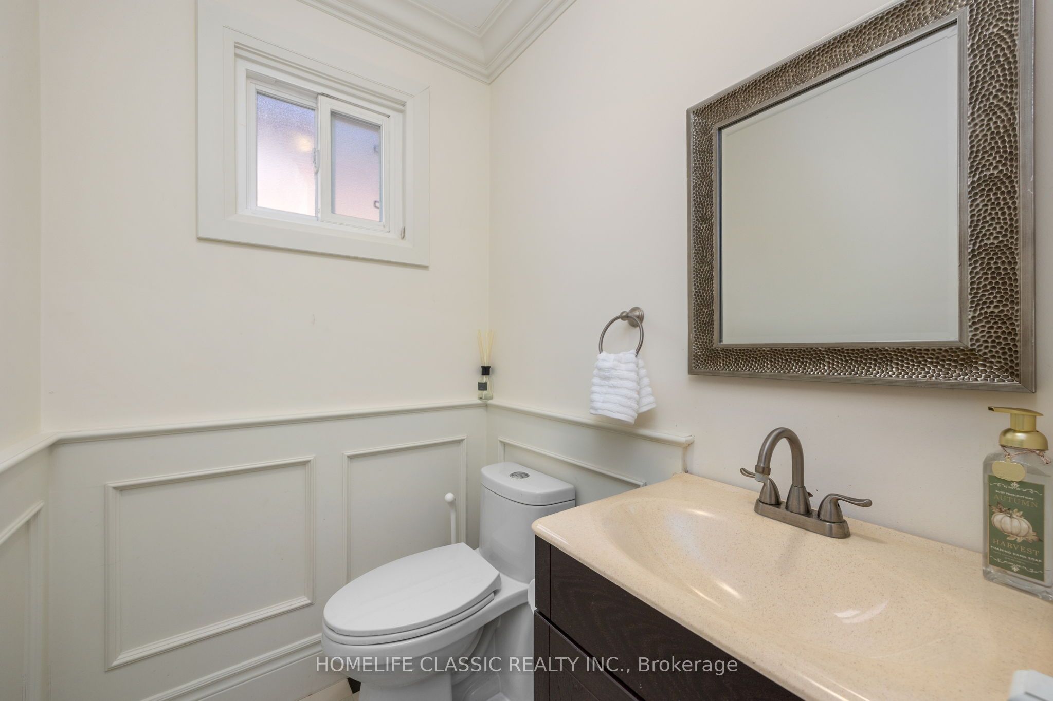 550 Dahlia Crescent Property Photo 13