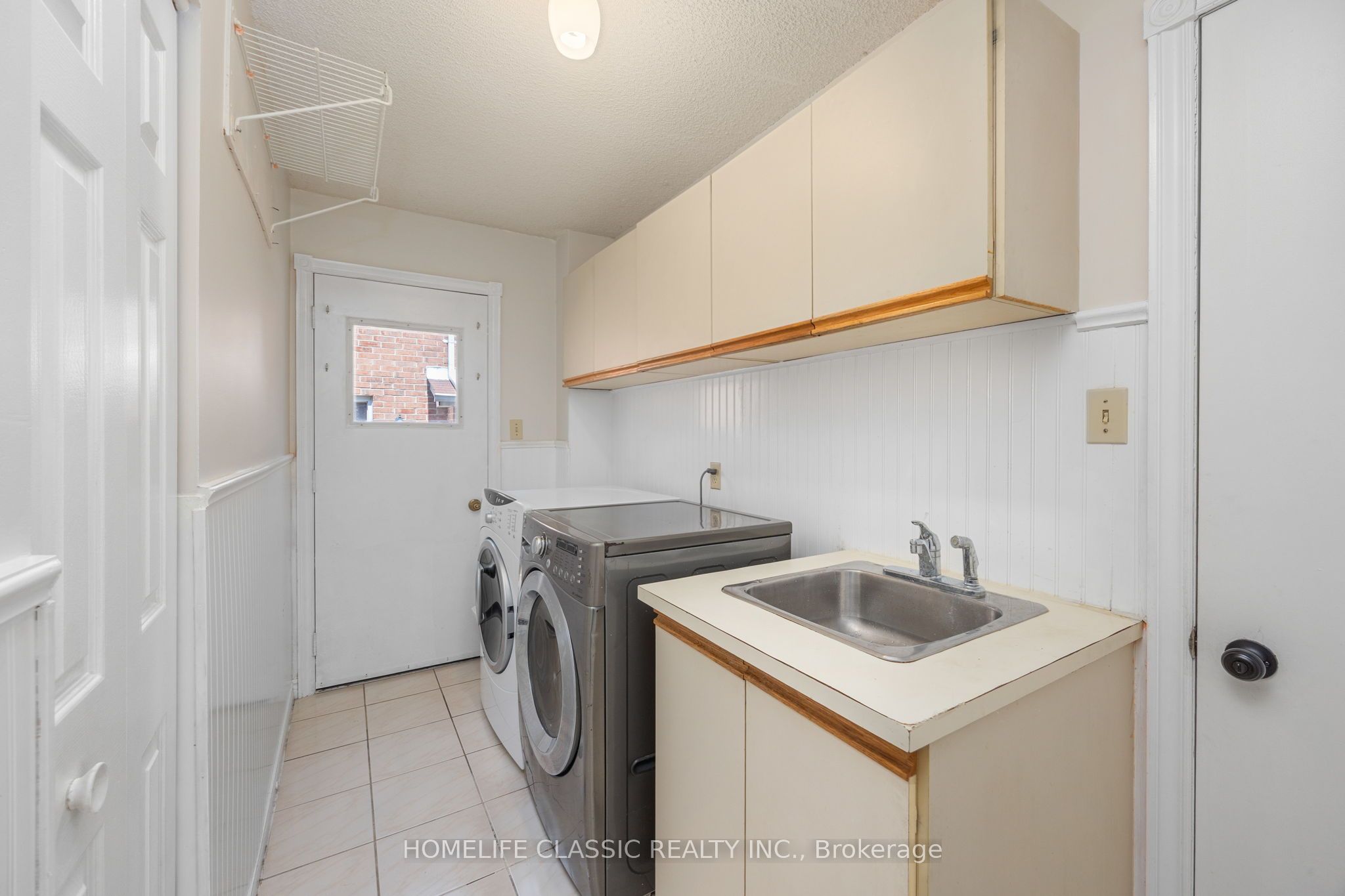 550 Dahlia Crescent Property Photo 14