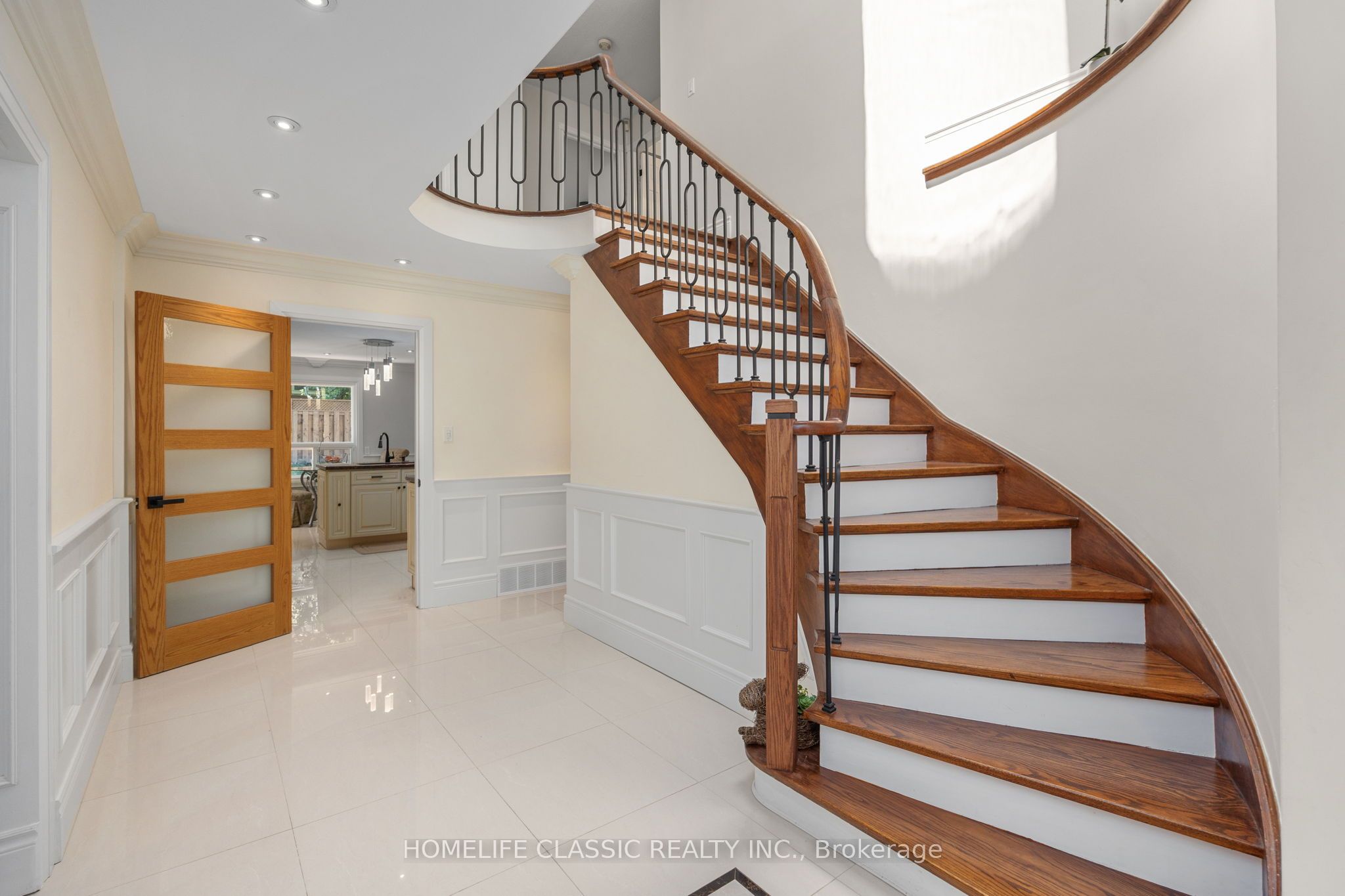 550 Dahlia Crescent Property Photo 16