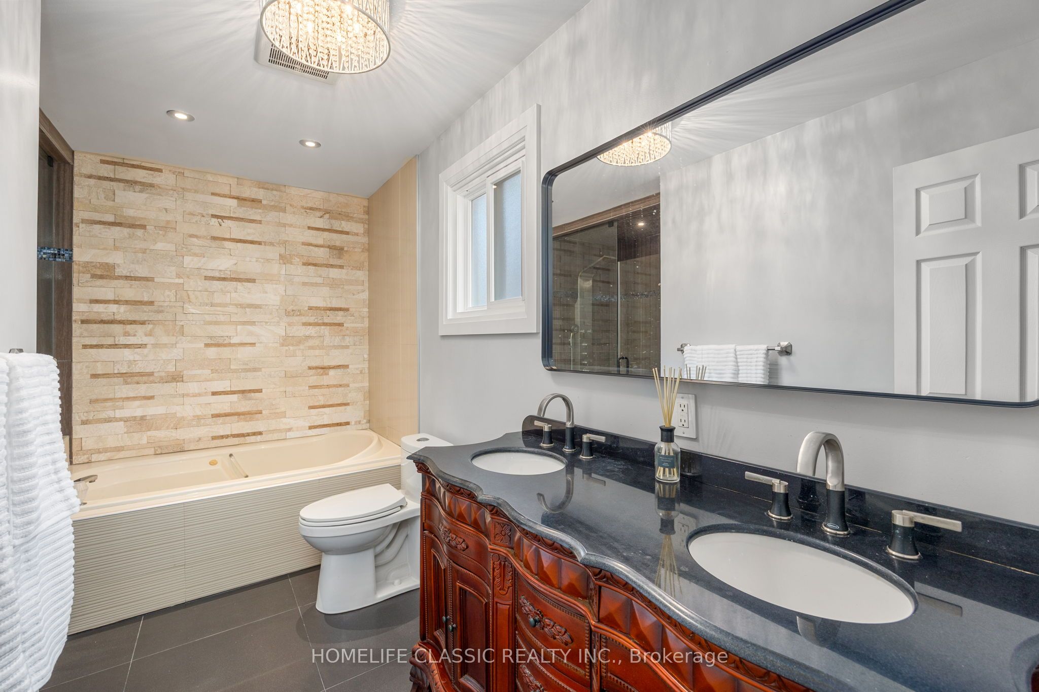 550 Dahlia Crescent Property Photo 19