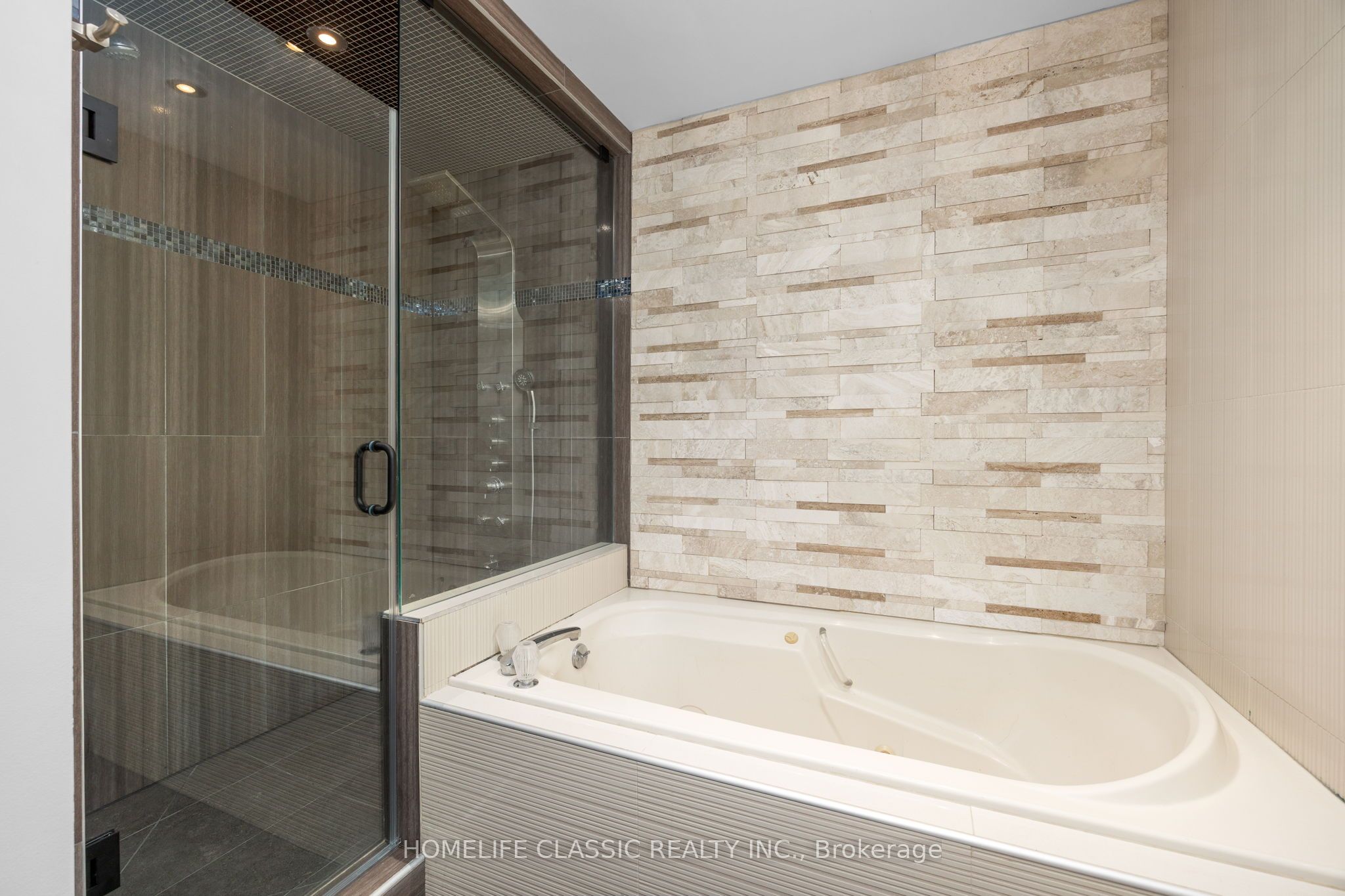 550 Dahlia Crescent Property Photo 20