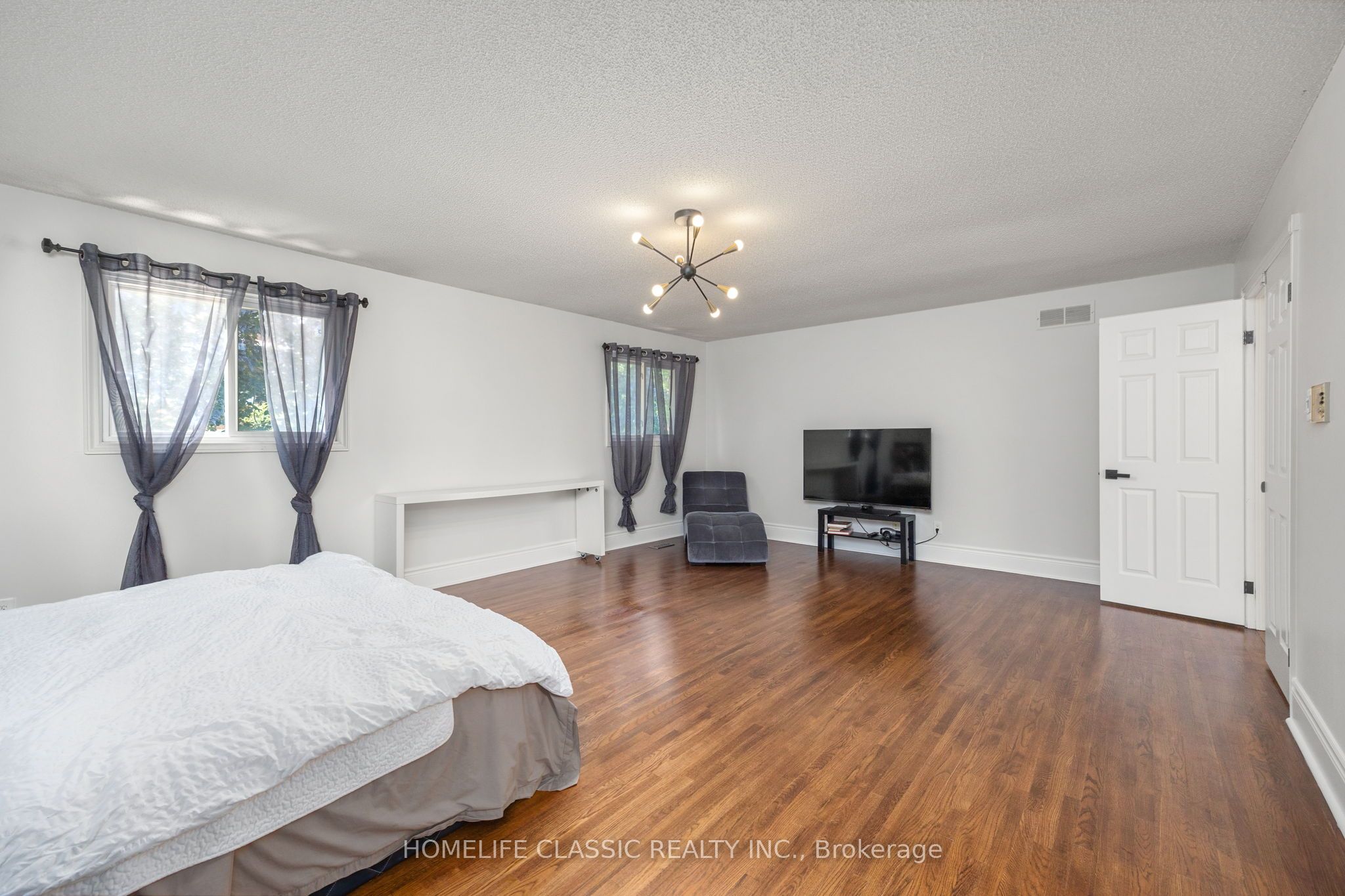 550 Dahlia Crescent Property Photo 21