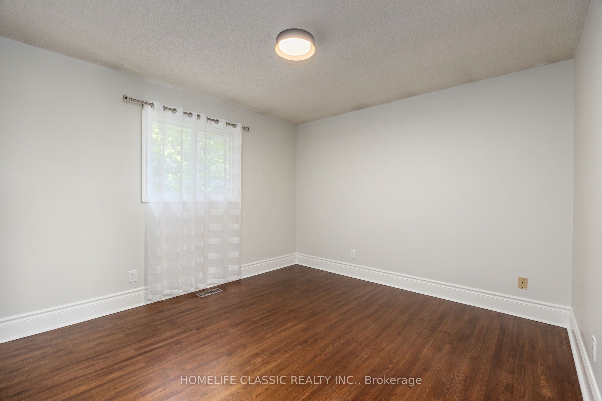 550 Dahlia Crescent Property Photo 25