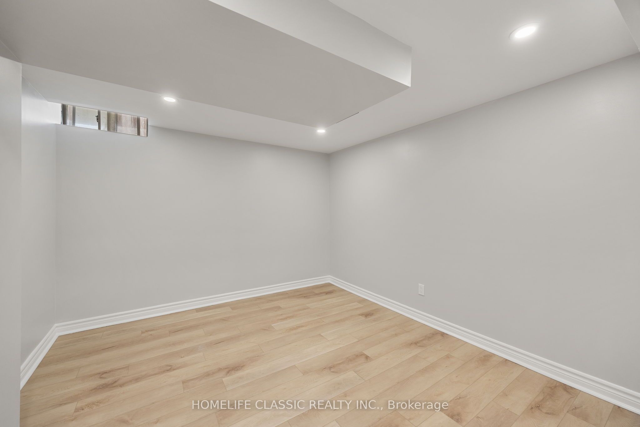 550 Dahlia Crescent Property Photo 32