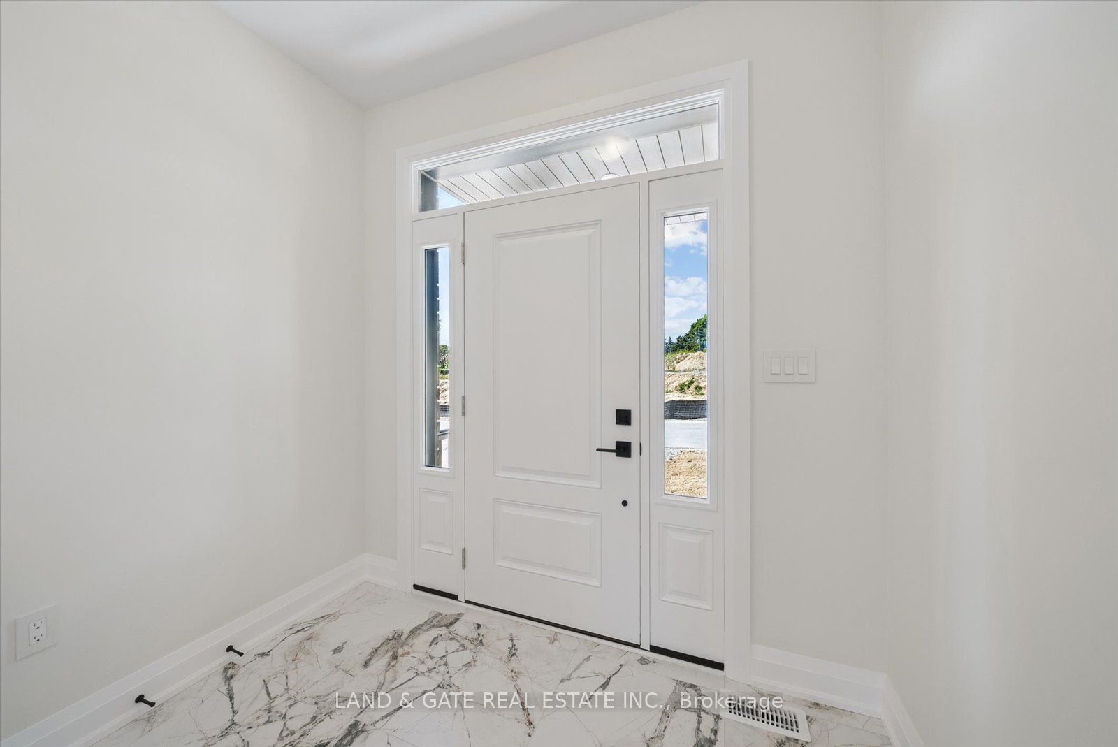 965 Queensdale Avenue Property Photo 2