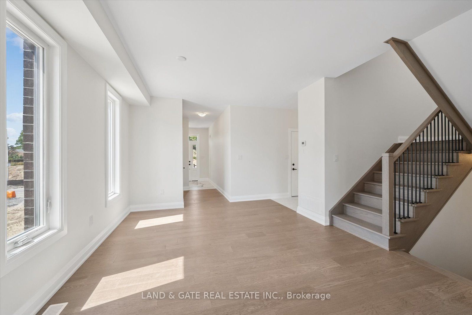 965 Queensdale Avenue Property Photo 3