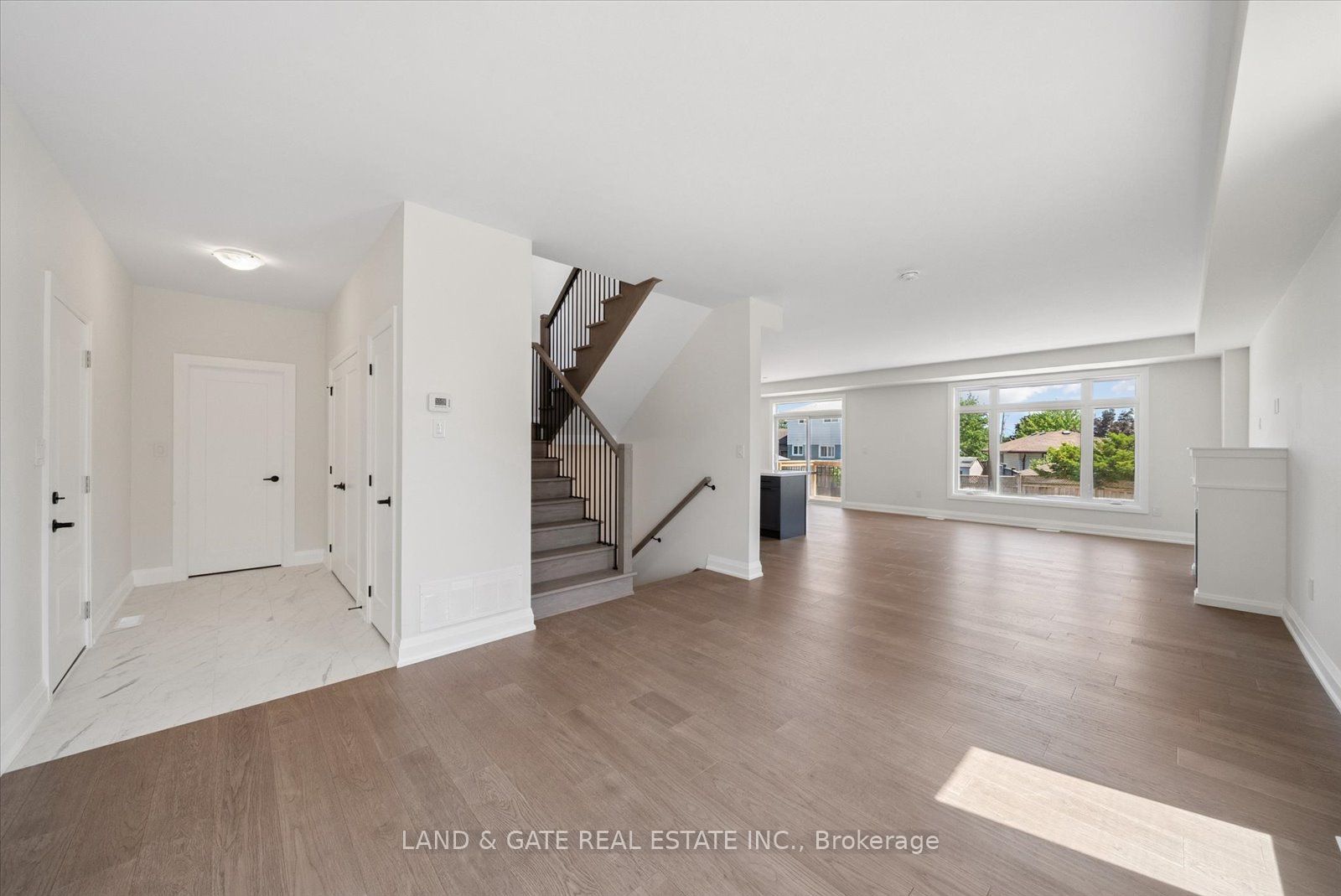 965 Queensdale Avenue Property Photo 4