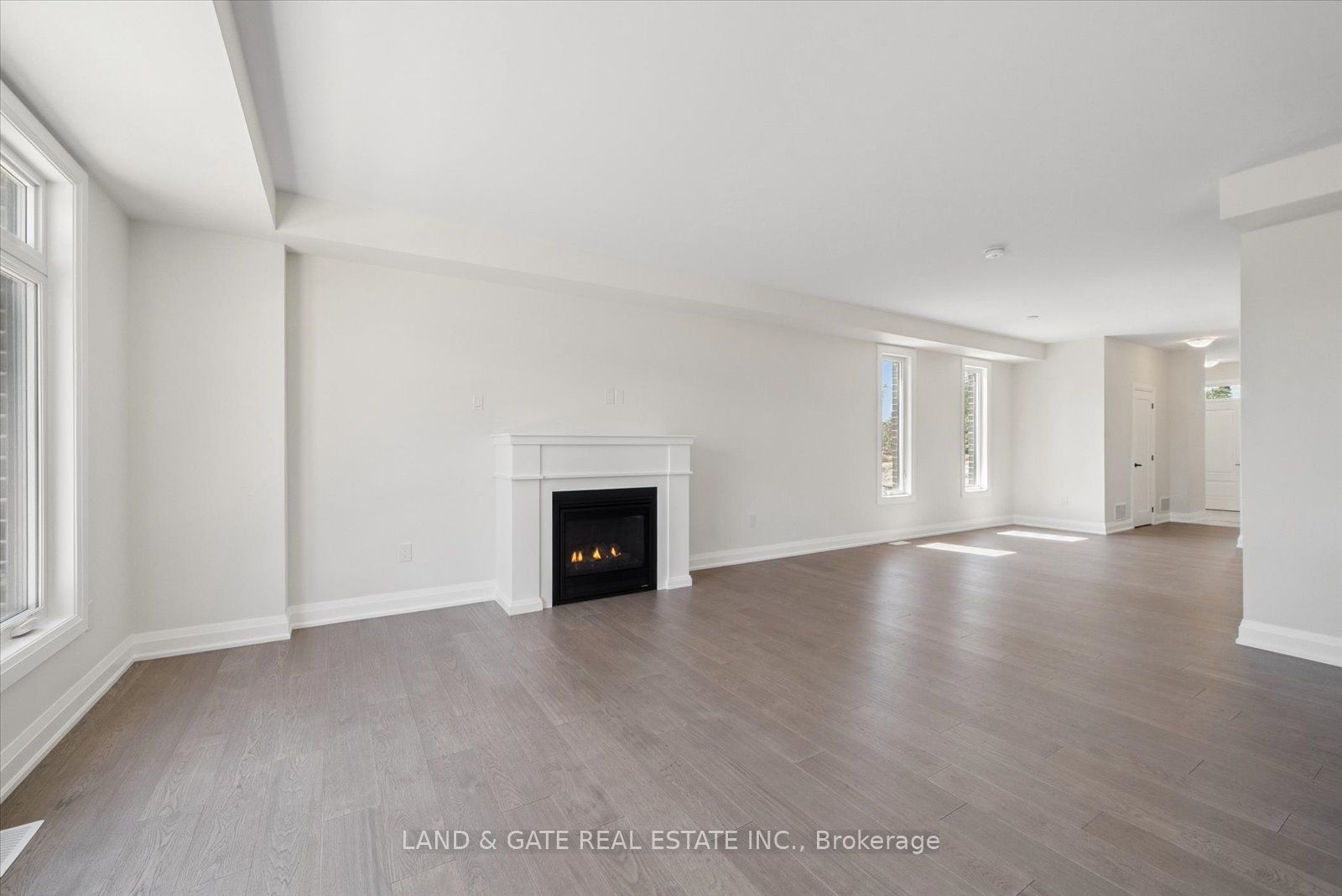 965 Queensdale Avenue Property Photo 6