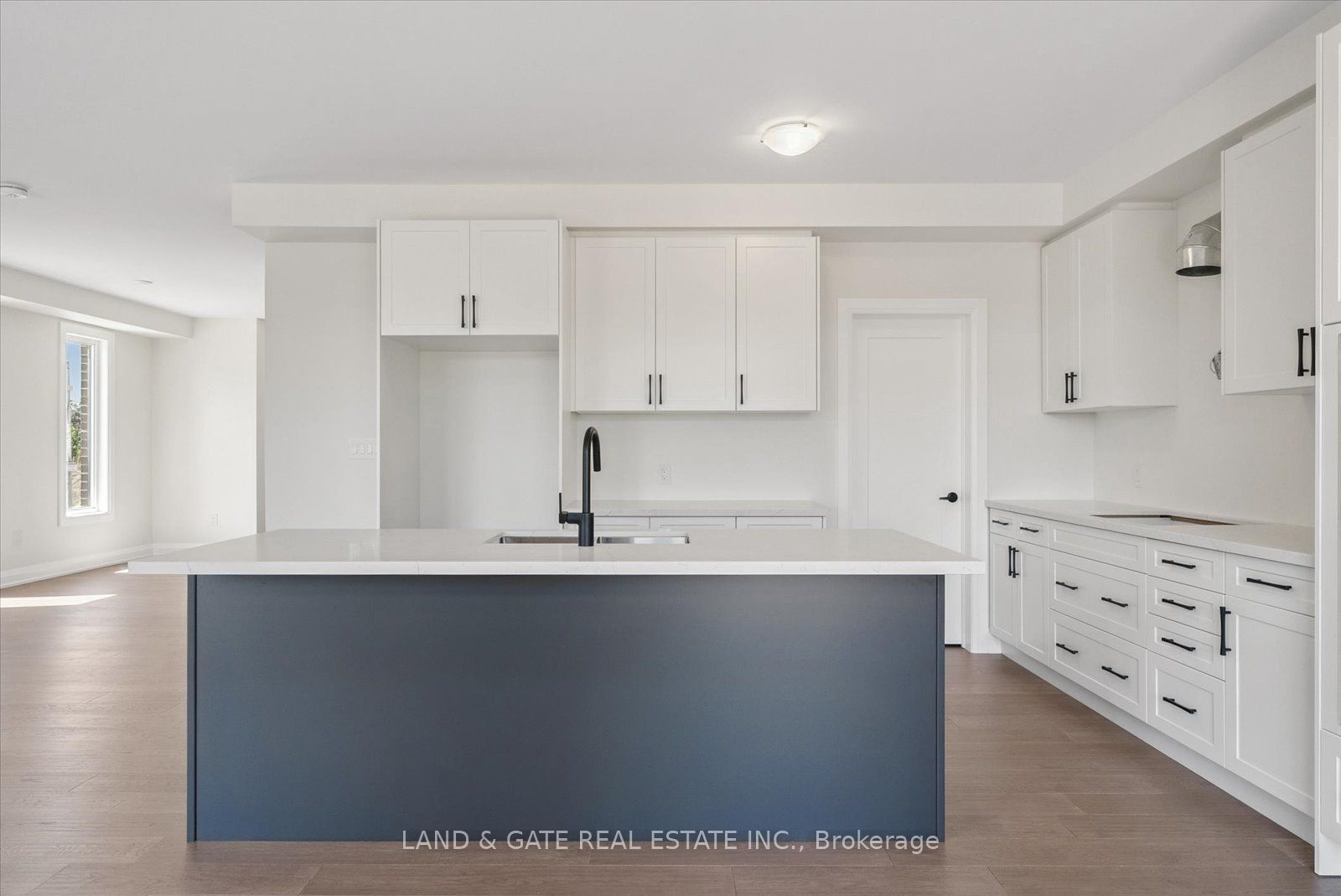 965 Queensdale Avenue Property Photo 9