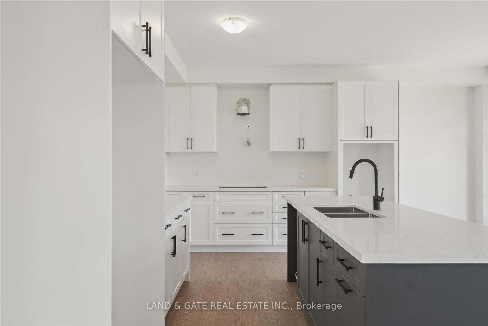 965 Queensdale Avenue Property Photo 11