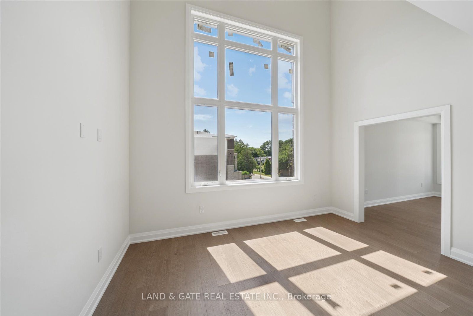 965 Queensdale Avenue Property Photo 18
