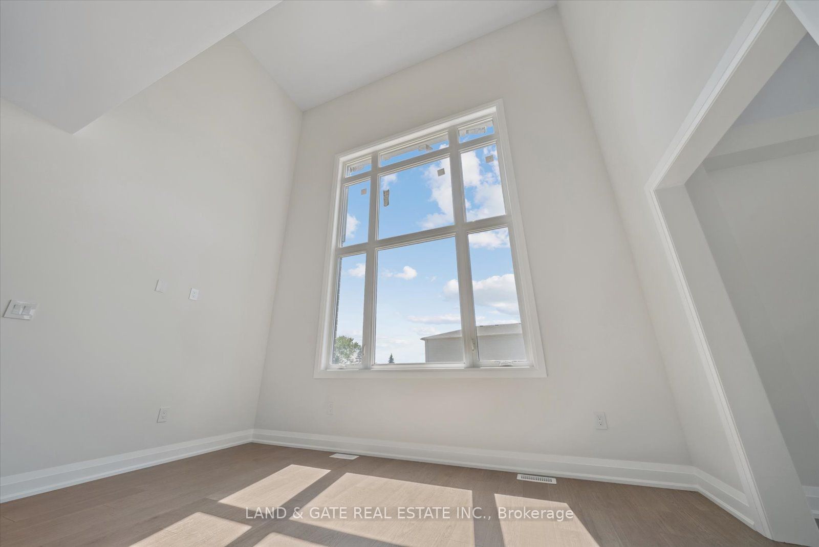 965 Queensdale Avenue Property Photo 19