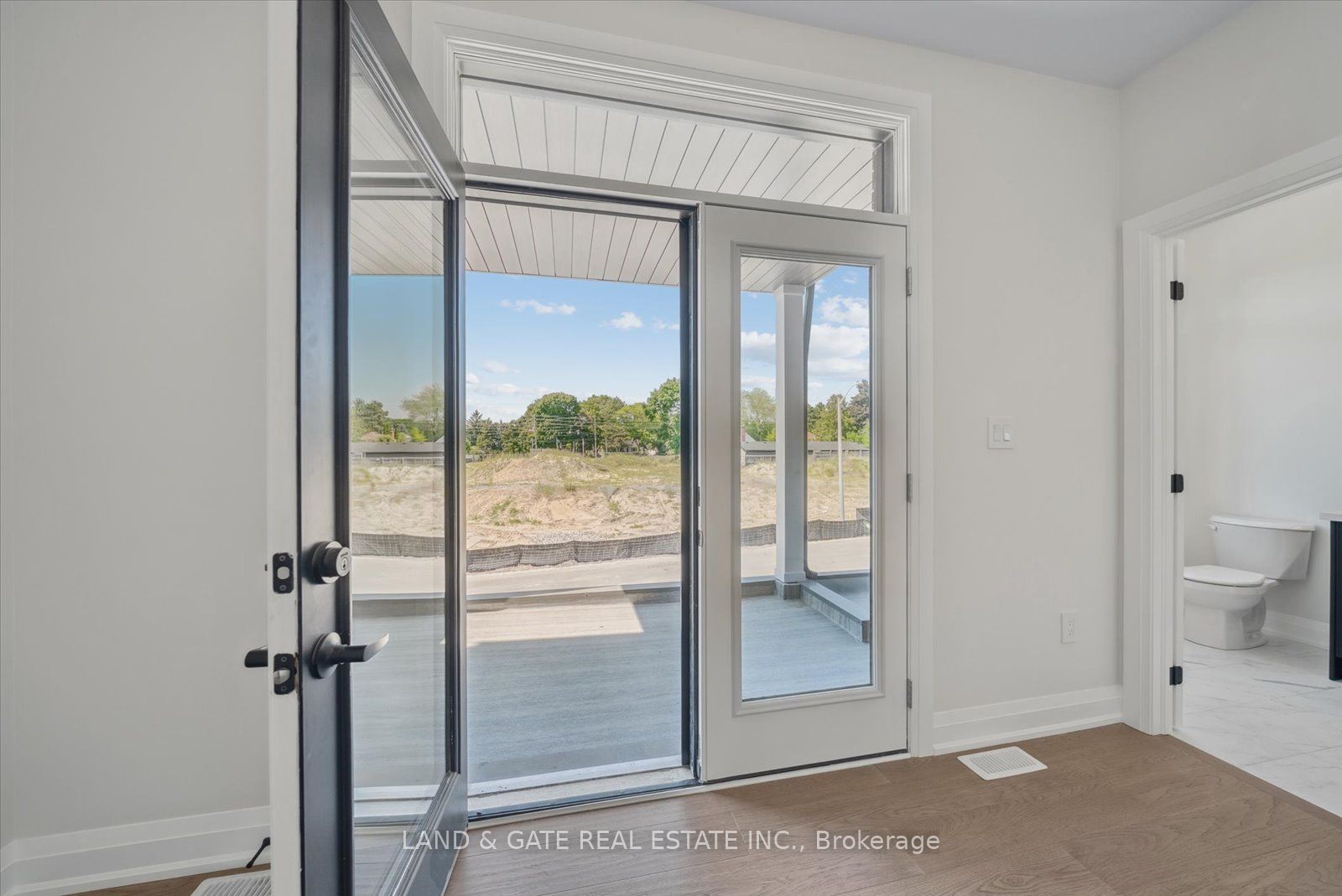 965 Queensdale Avenue Property Photo 28