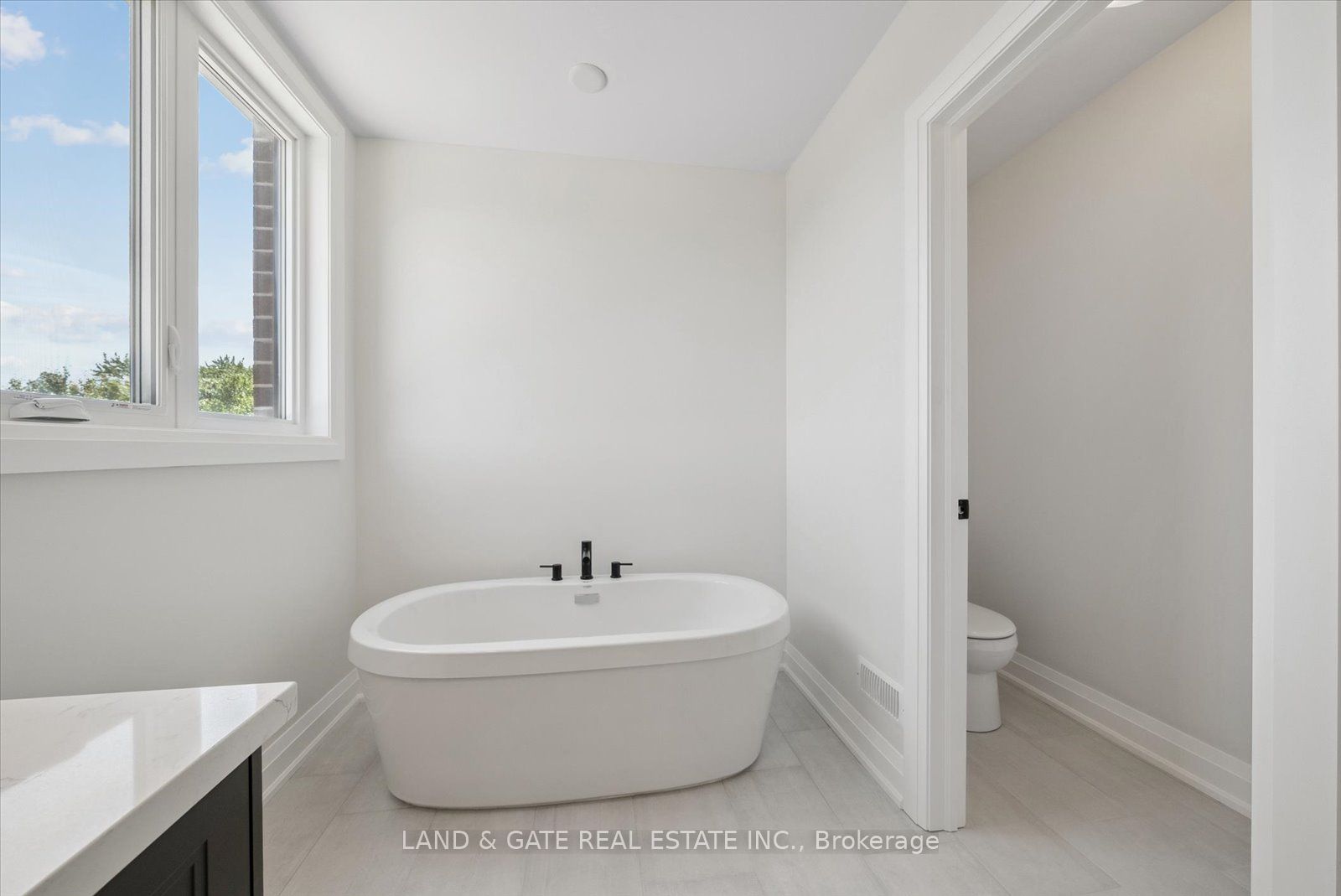 965 Queensdale Avenue Property Photo 34