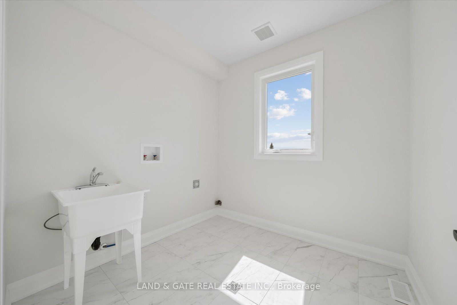 965 Queensdale Avenue Property Photo 36
