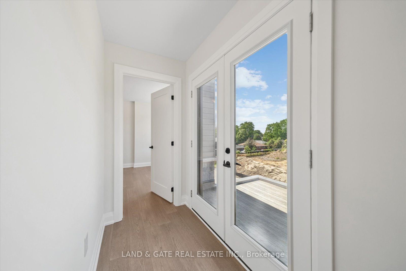 965 Queensdale Avenue Property Photo 42