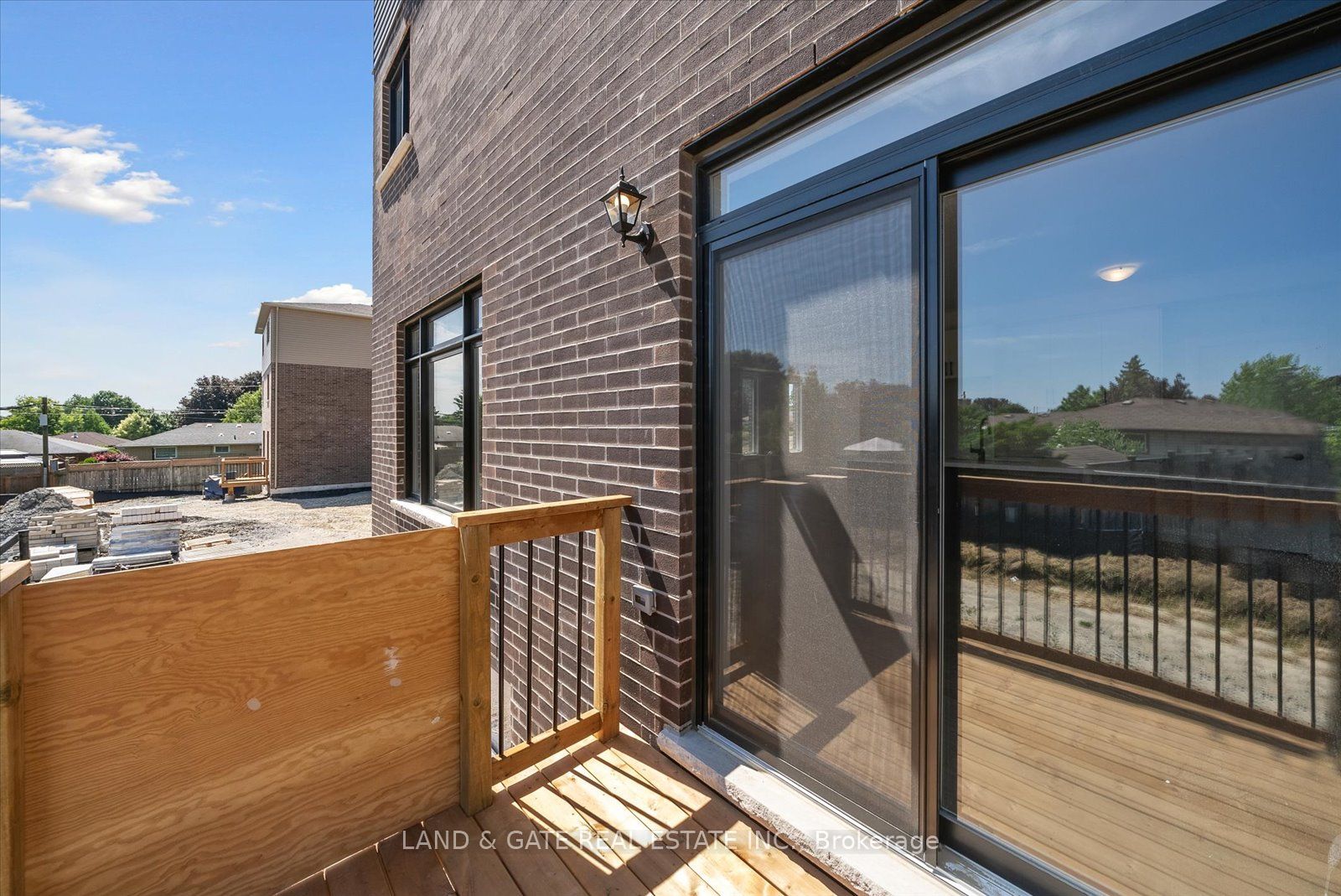 965 Queensdale Avenue Property Photo 49