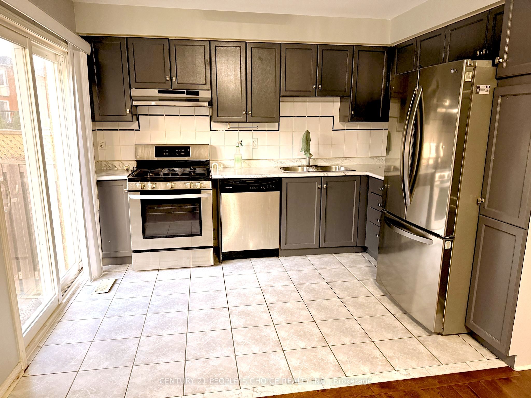 146 Stokely Crescent Property Photo 8