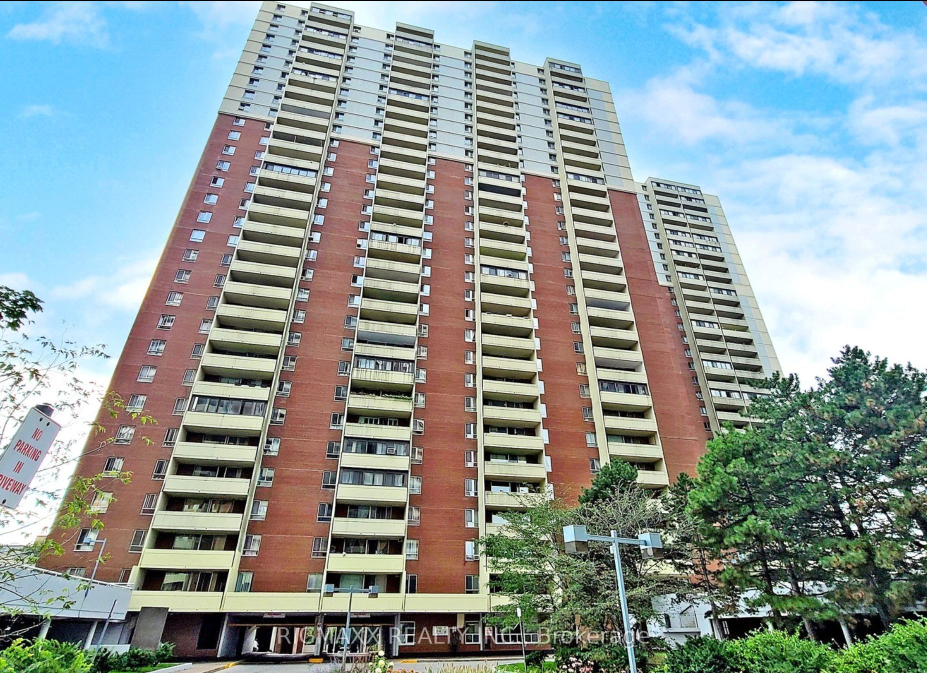 1 Massey Square 907 Property Photo 1
