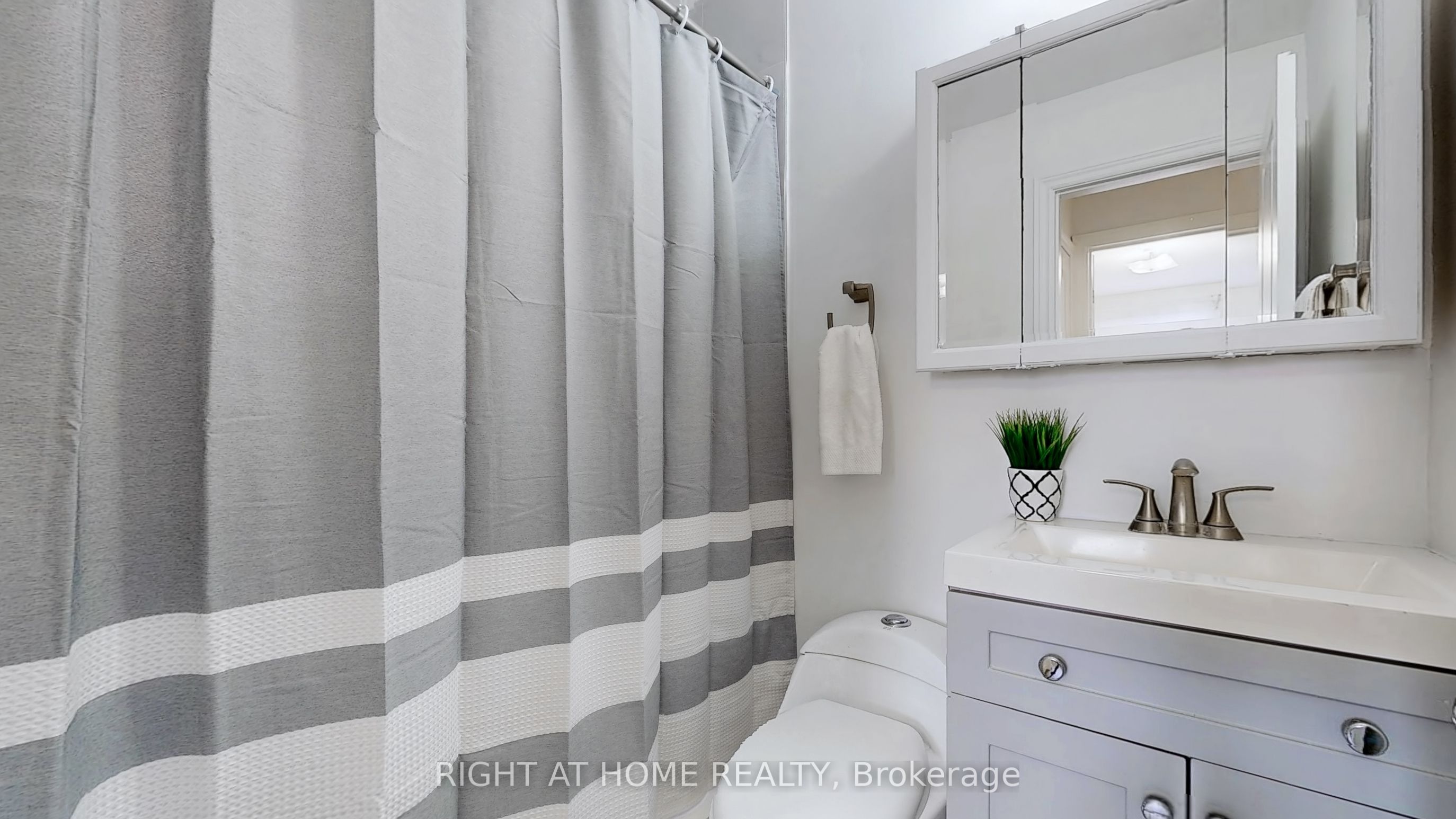 12a Kenmore Avenue Property Photo 13