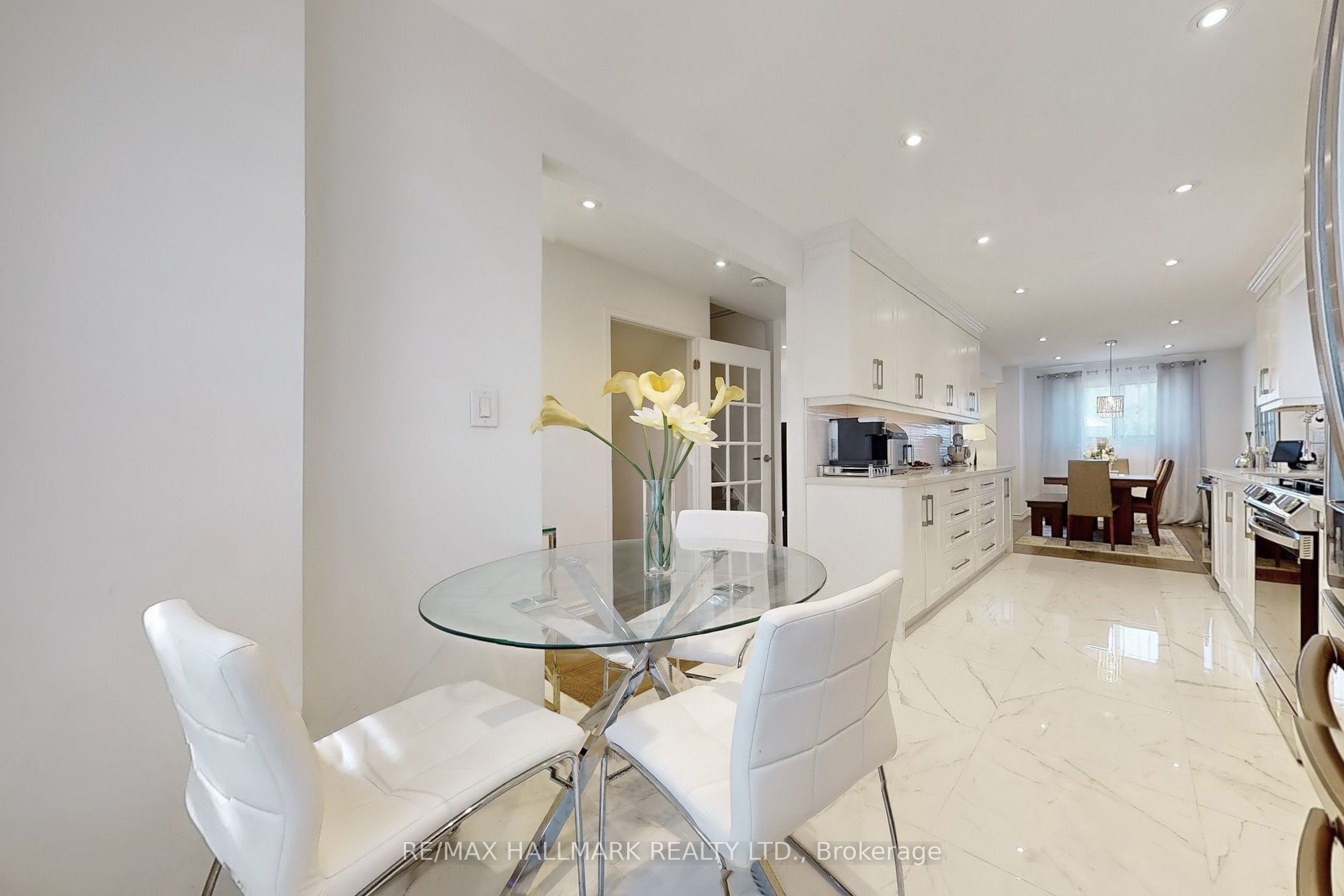 249 Kensington Crescent Property Photo 15