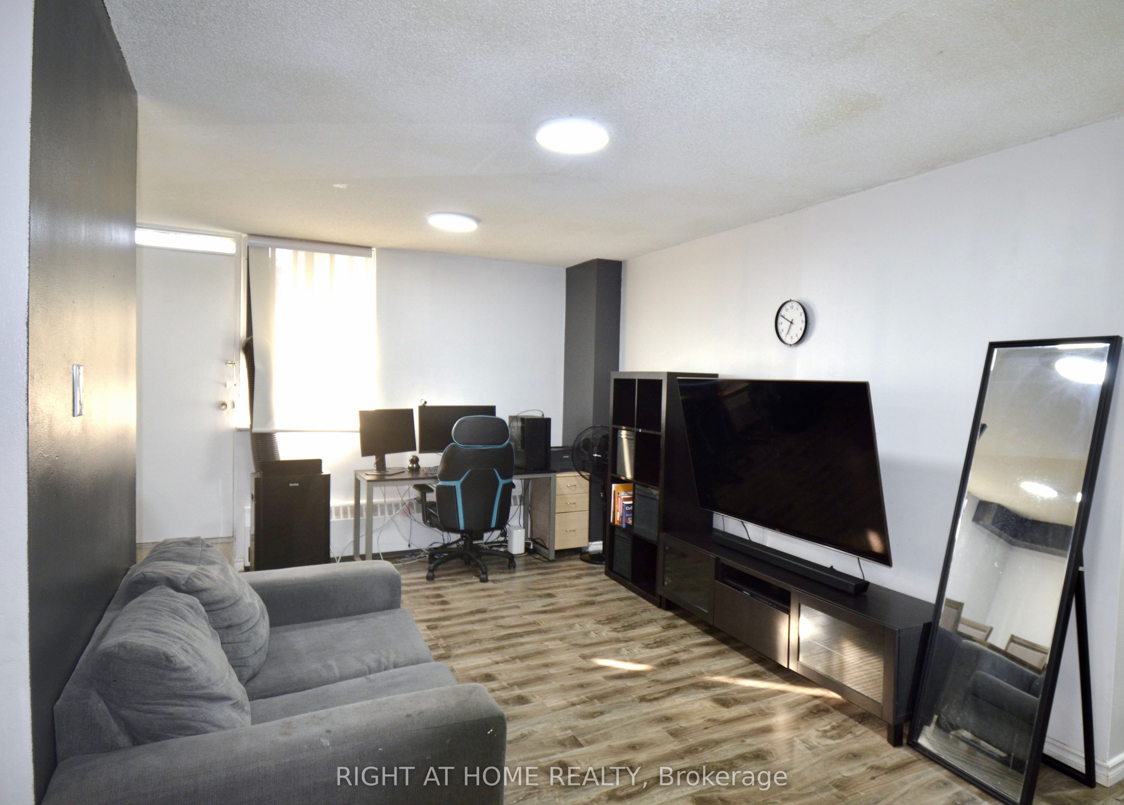 100 Dundalk Drive 216 Property Photo 11