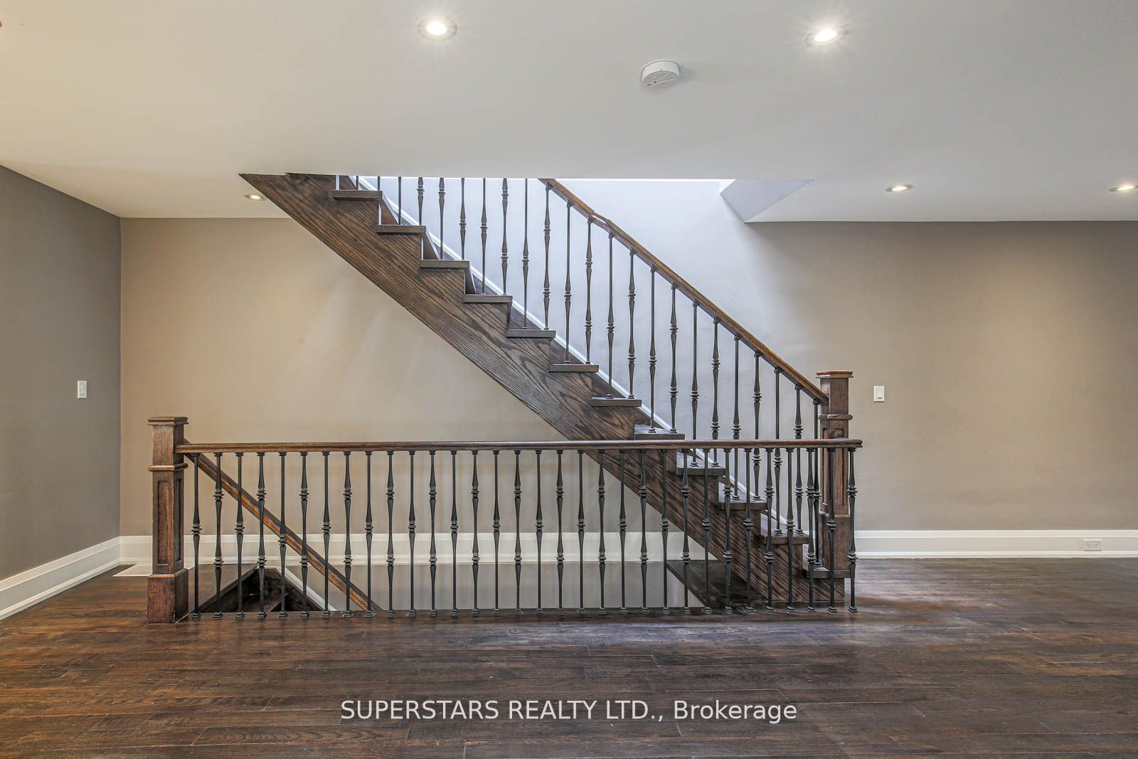 235 Victor Avenue Property Photo 5