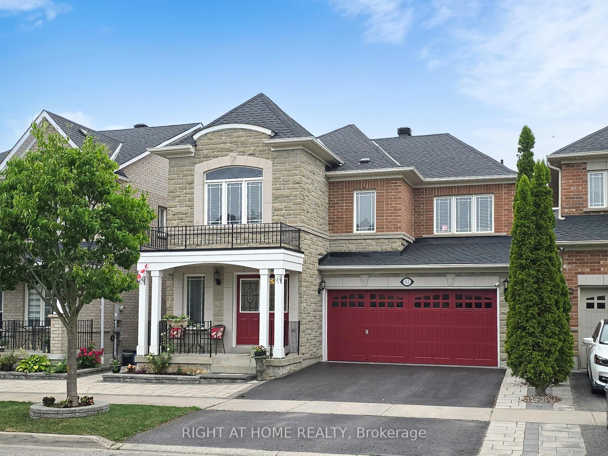 65 Styles Cres Property Photo 1