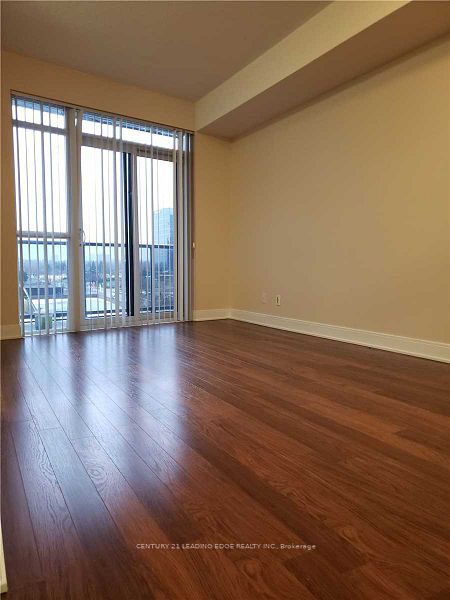 135 Village Green Square 619 Property Photo 4