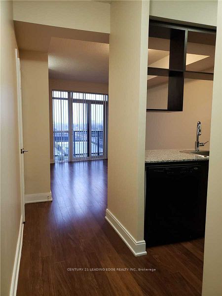 135 Village Green Square 619 Property Photo 5