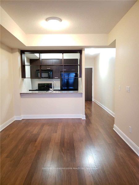 135 Village Green Square 619 Property Photo 8