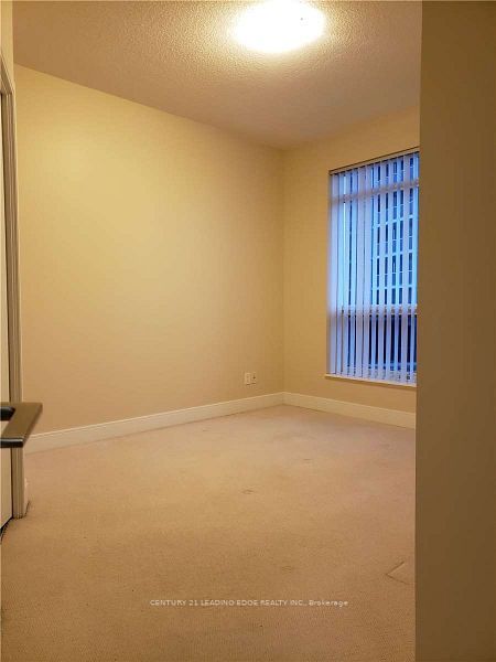 135 Village Green Square 619 Property Photo 9