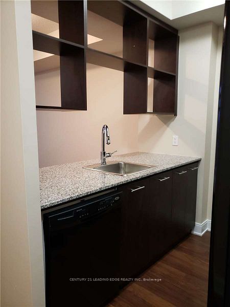 135 Village Green Square 619 Property Photo 10