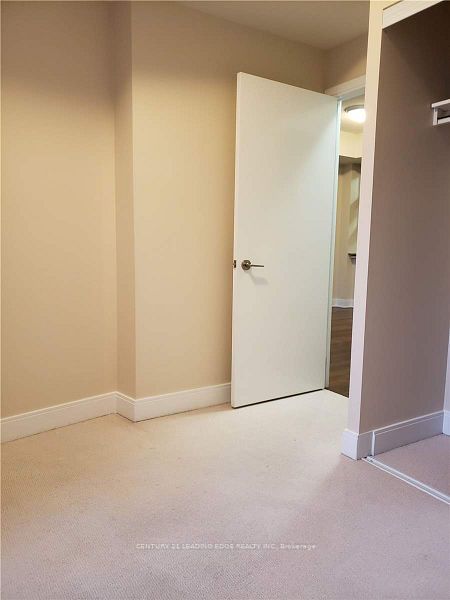 135 Village Green Square 619 Property Photo 12
