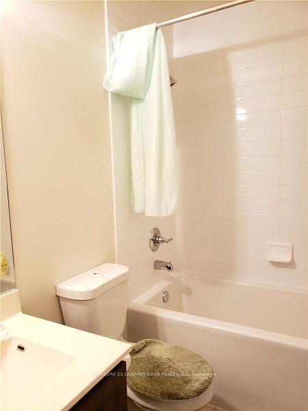 135 Village Green Square 619 Property Photo 14