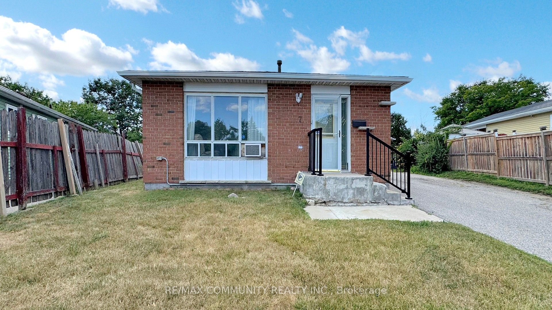 7 Gemshaw Crescent Property Photo 1