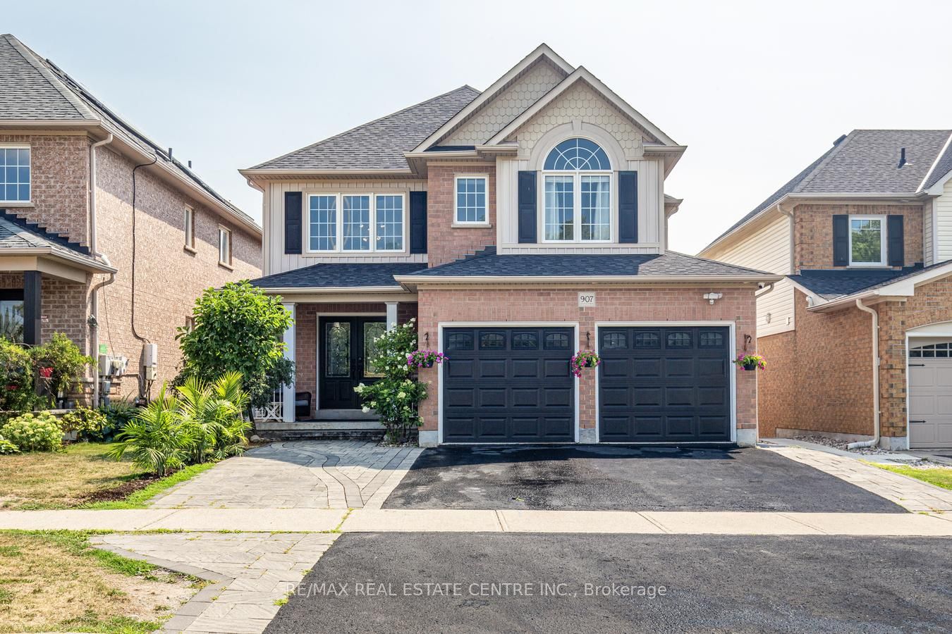 907 Coldstream Dr Property Photo 1