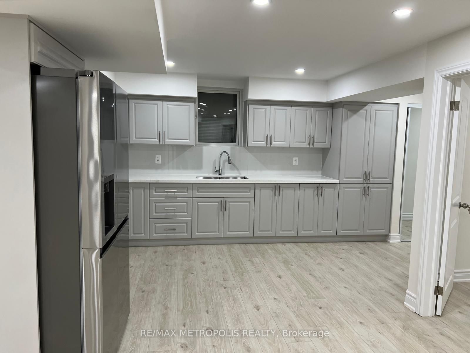 1650 Irvine Scott St Property Photo 1