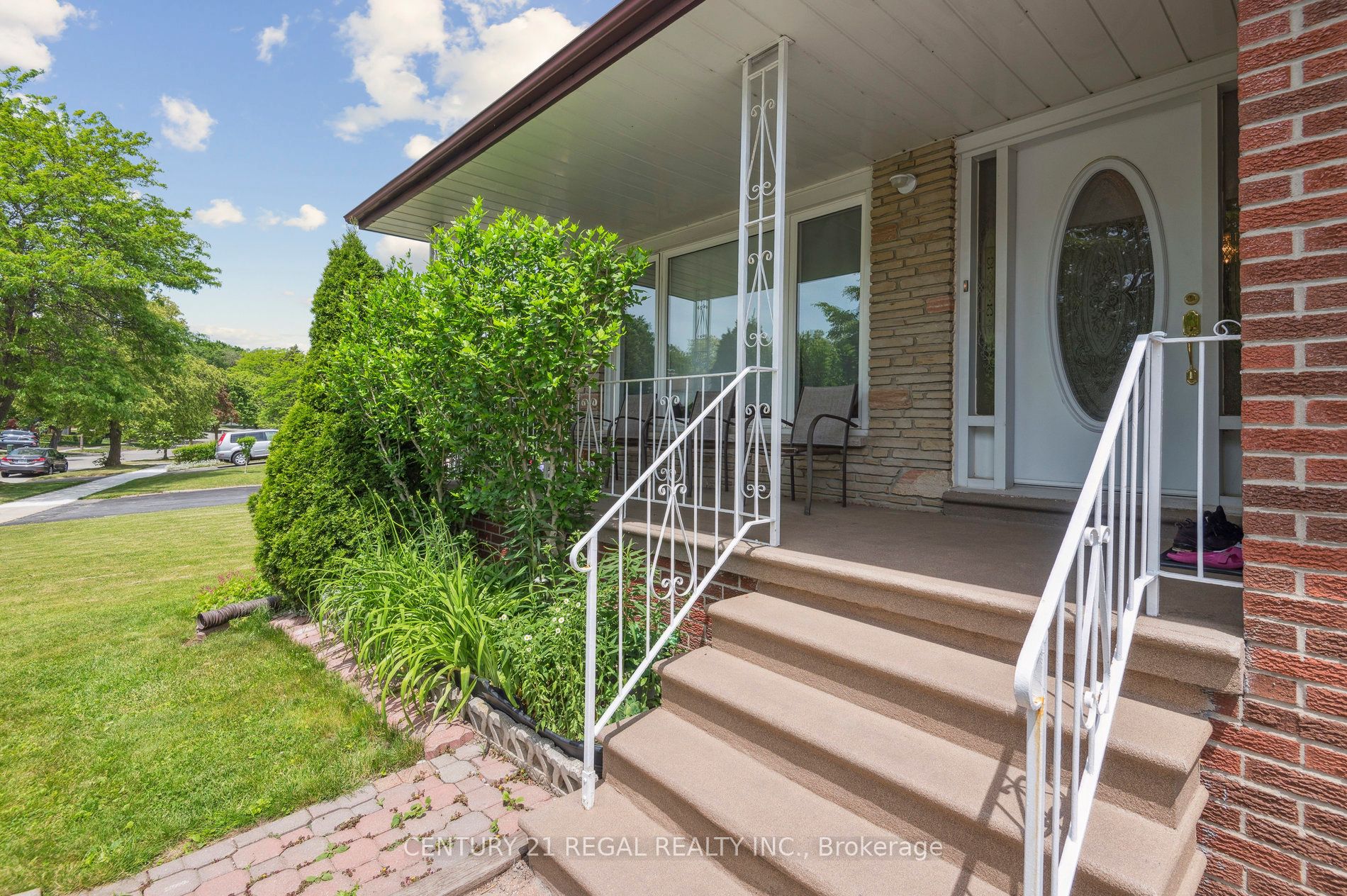 152 Weir Crescent Property Photo 1
