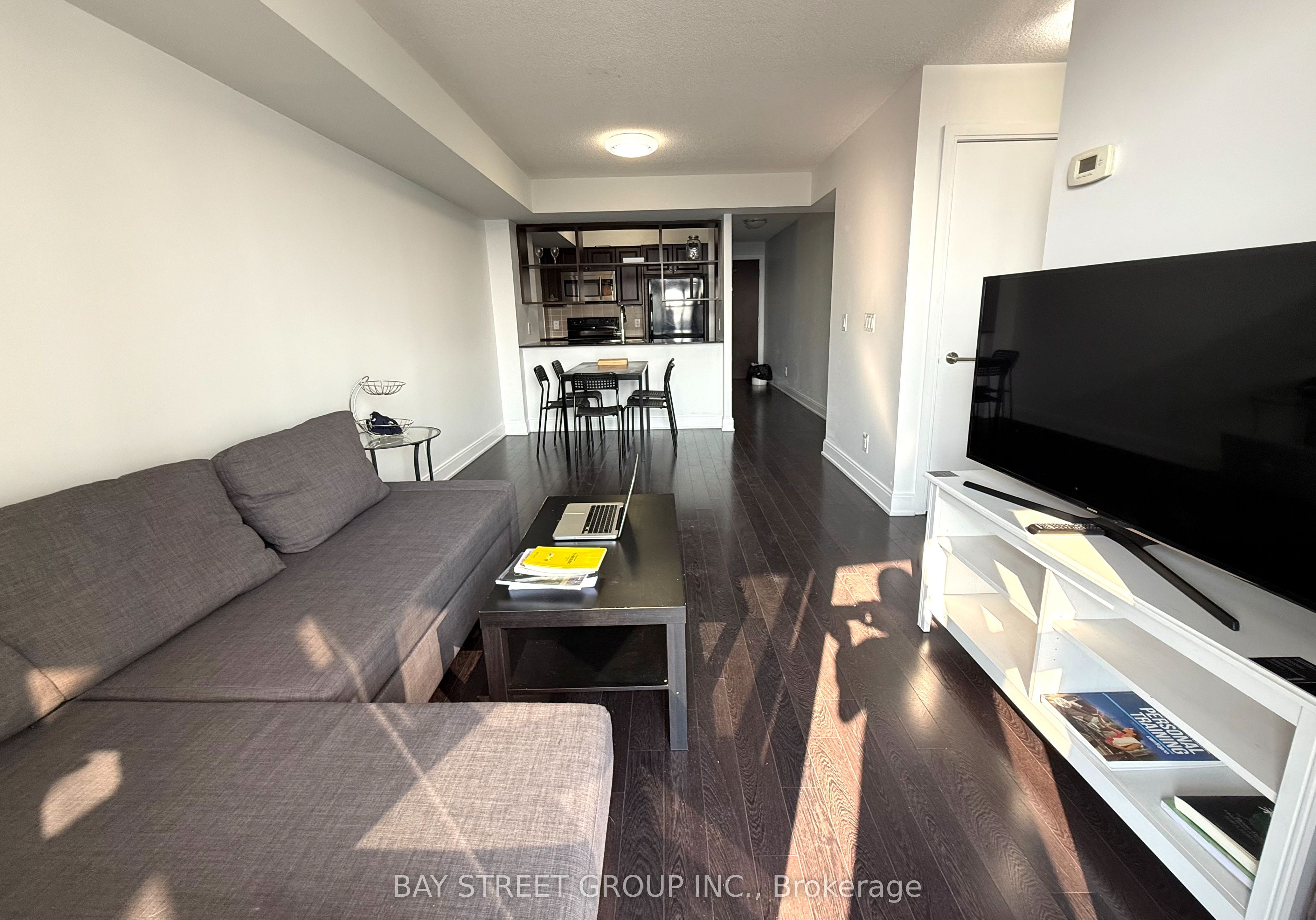 135 Village Green Sq N/a 2325 Property Photo 3