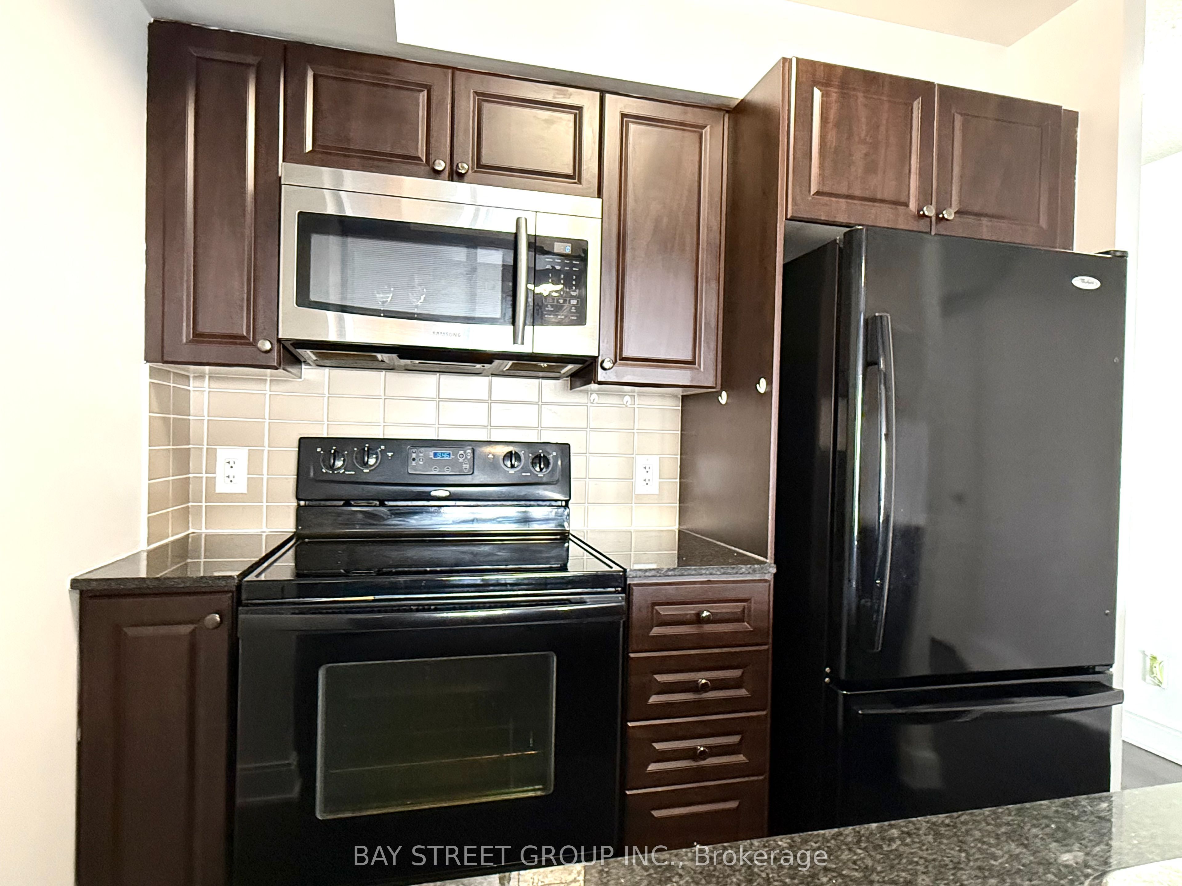 135 Village Green Sq N/a 2325 Property Photo 5