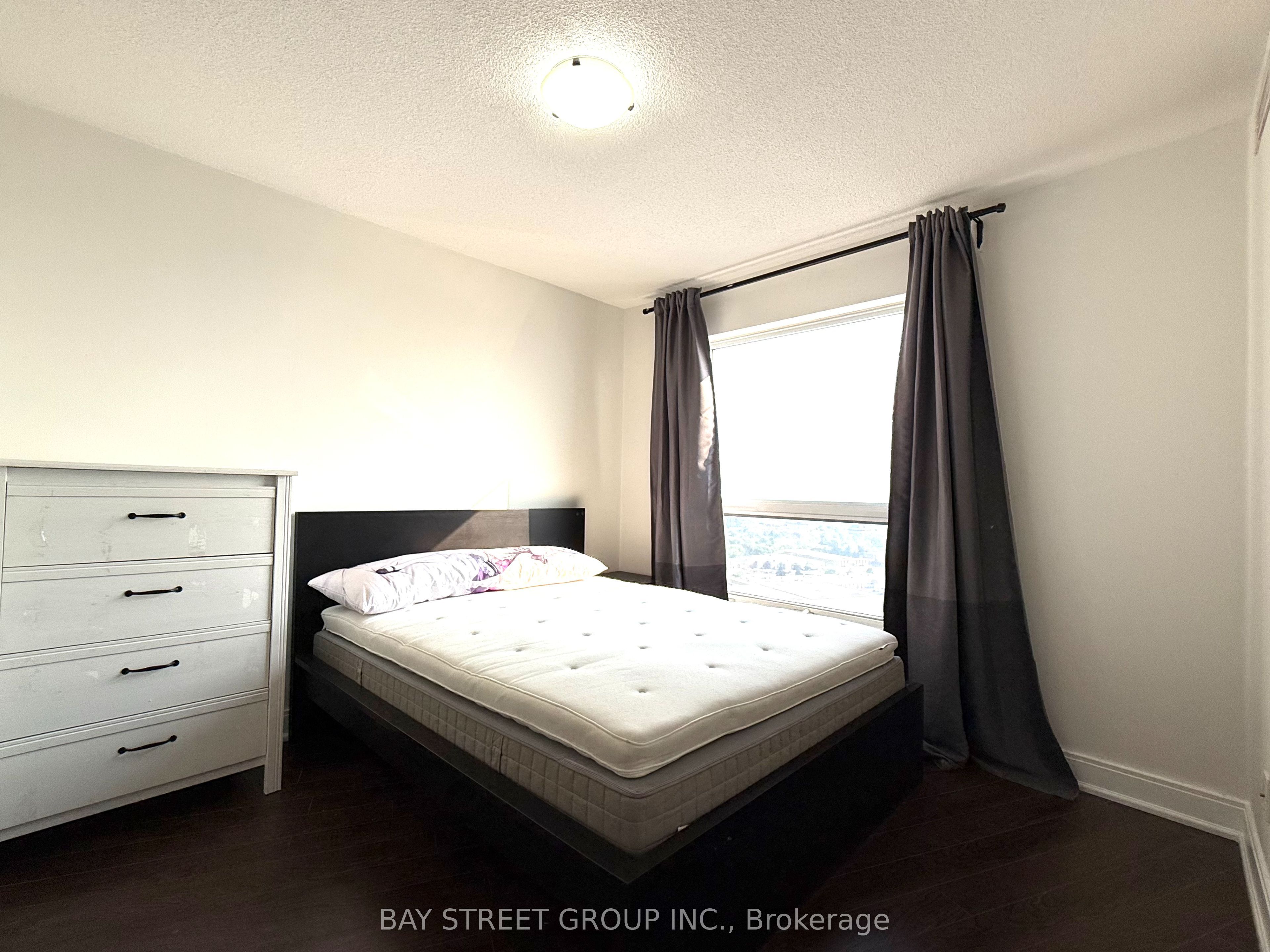 135 Village Green Sq N/a 2325 Property Photo 7