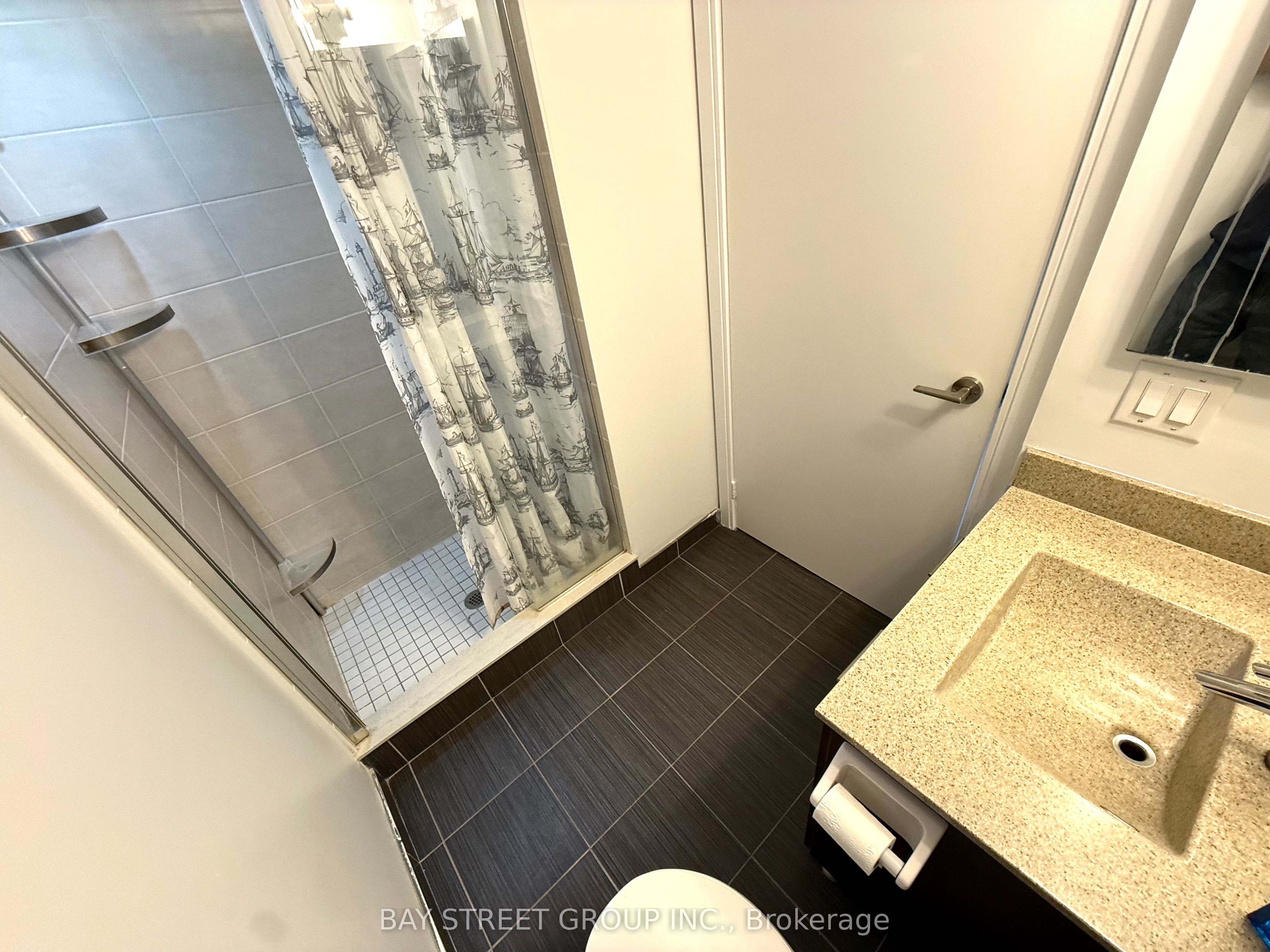 135 Village Green Sq N/a 2325 Property Photo 10