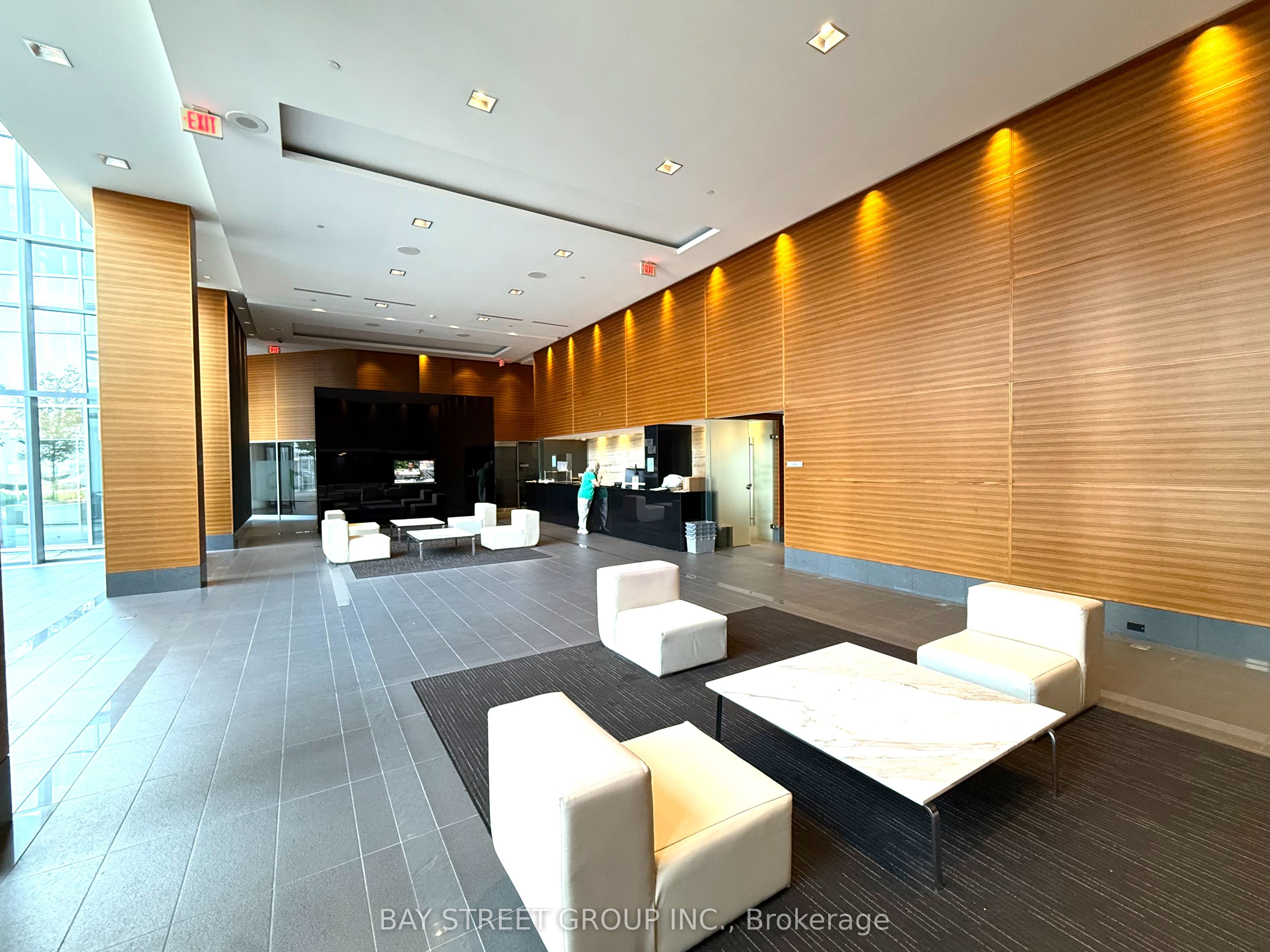 135 Village Green Sq N/a 2325 Property Photo 11