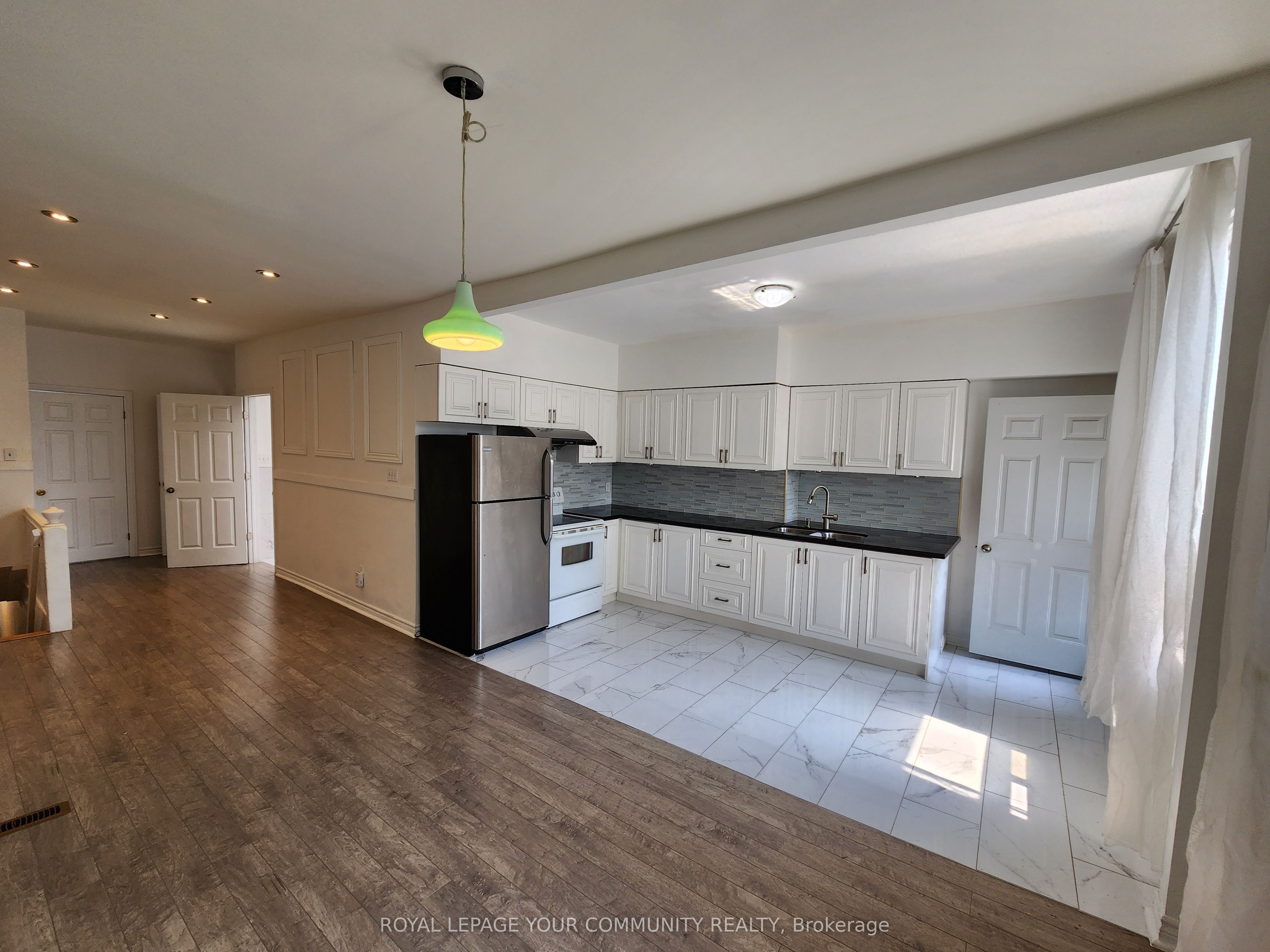 1075 Gerrard Street E Upper Floor Property Photo 1