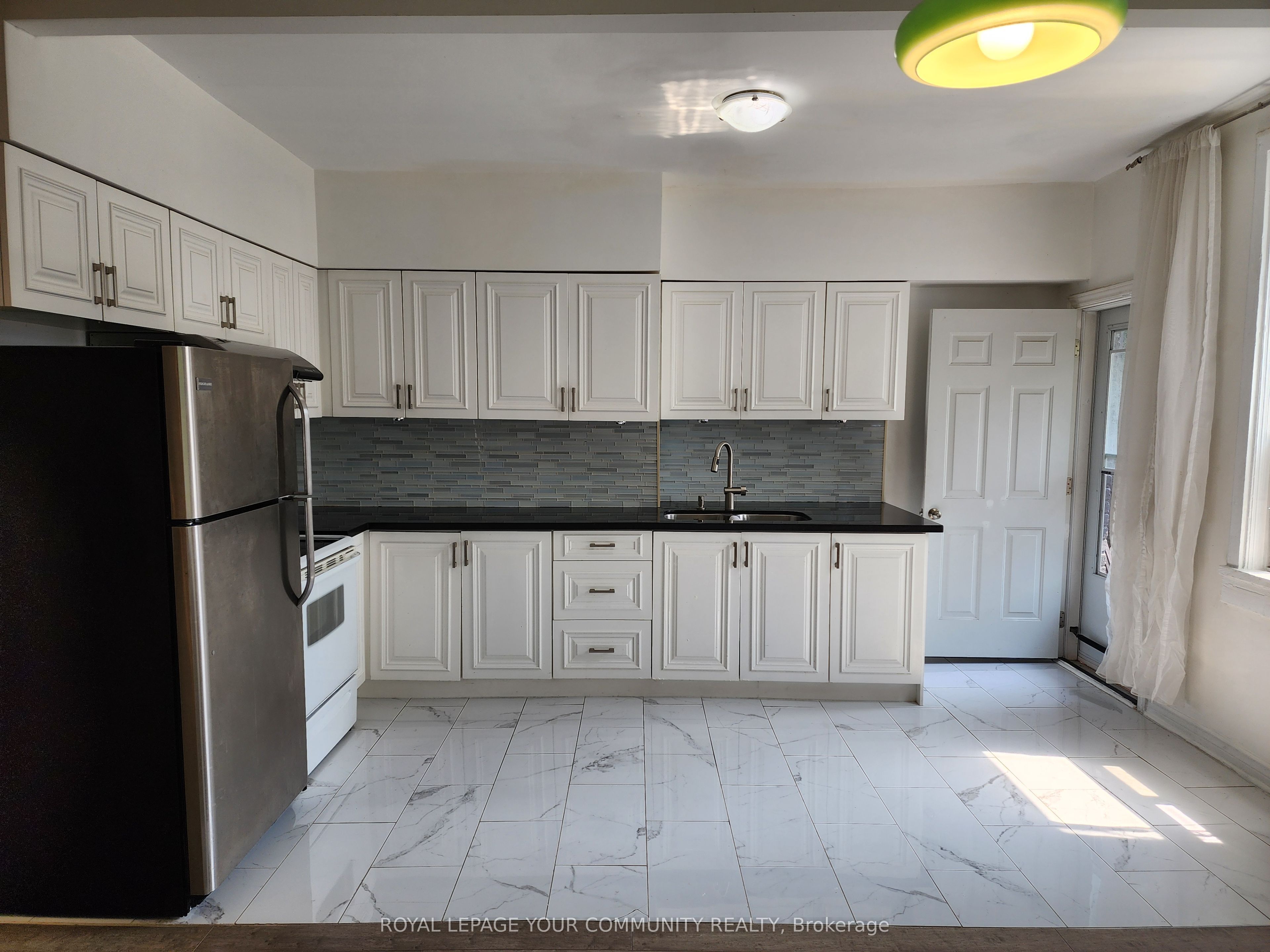 1075 Gerrard Street E Upper Floor Property Photo 3