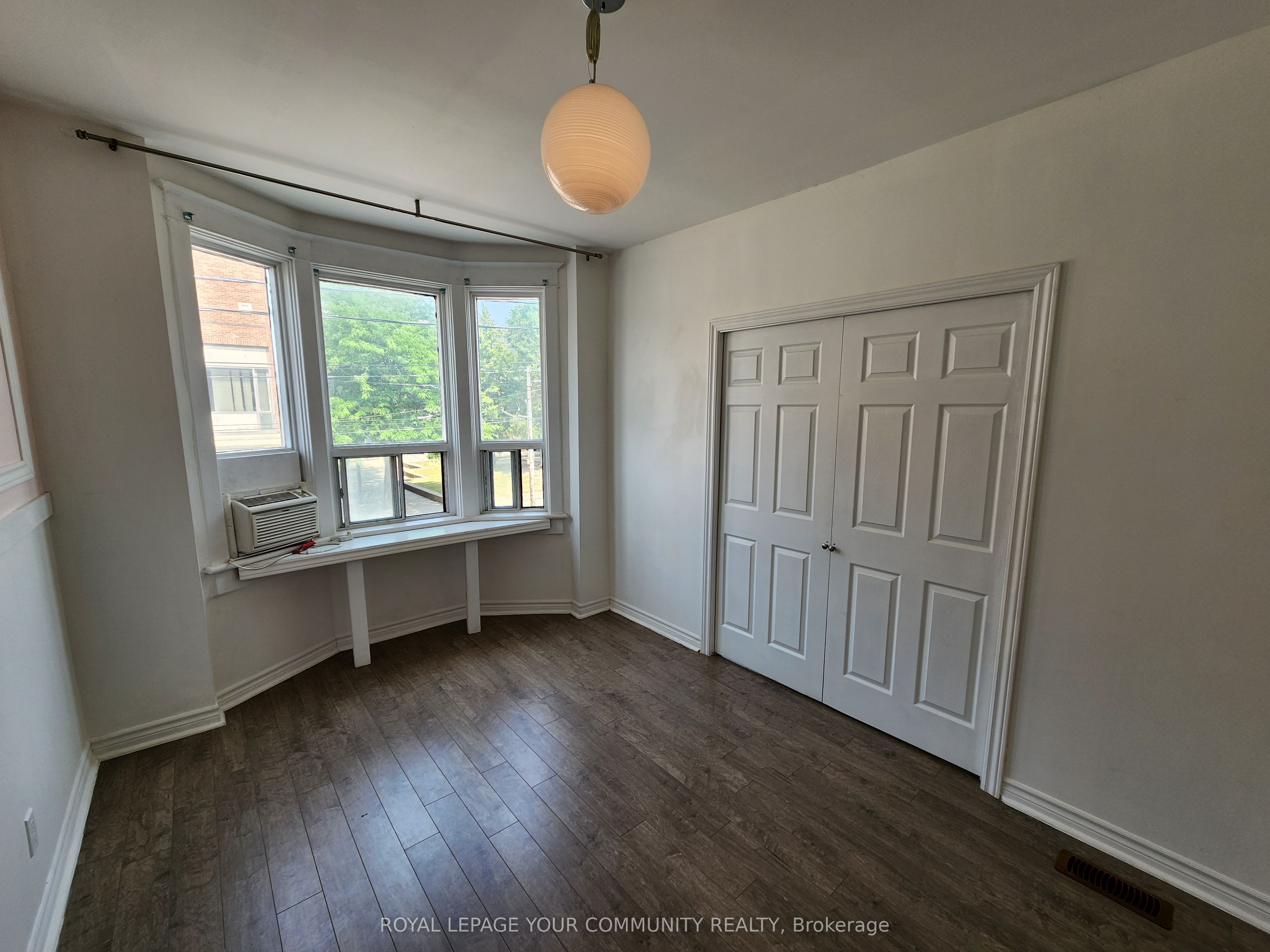 1075 Gerrard Street E Upper Floor Property Photo 5