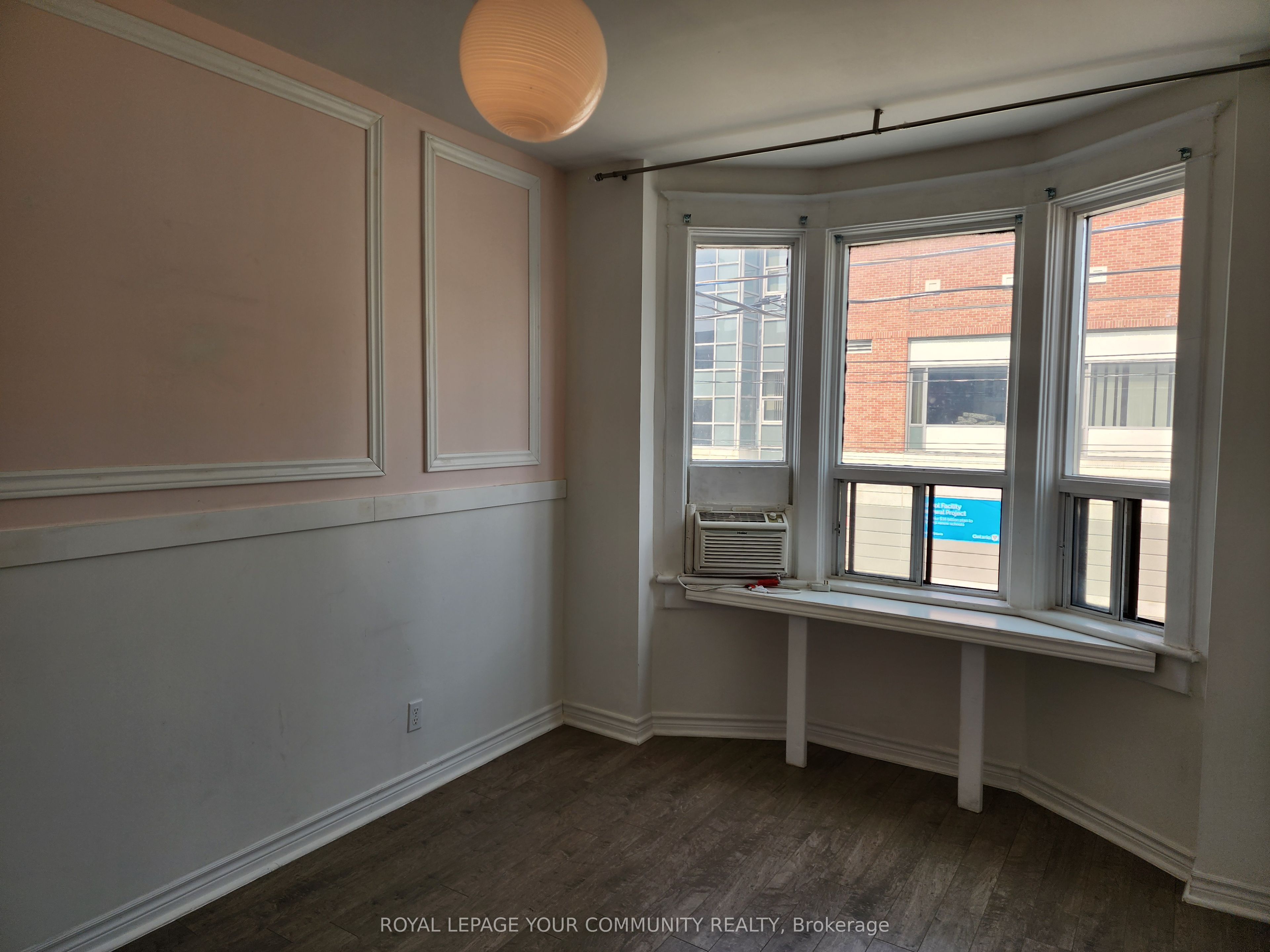 1075 Gerrard Street E Upper Floor Property Photo 6